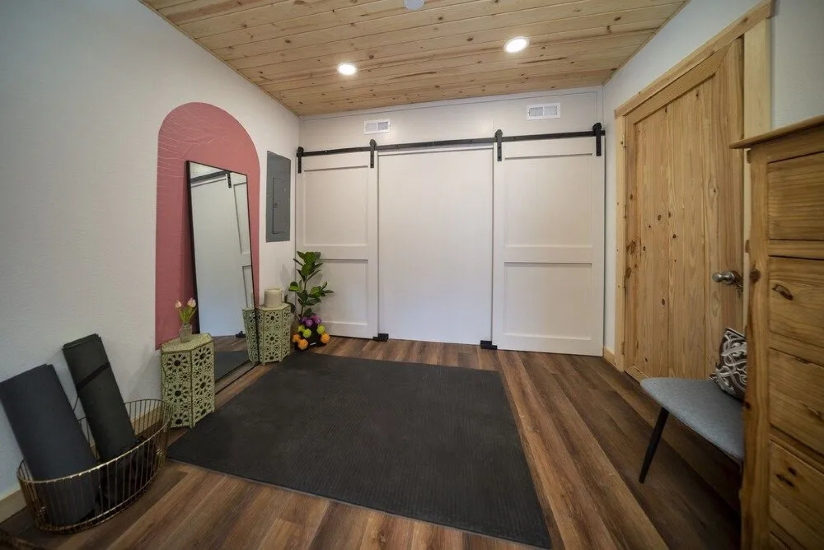 Innsbrook Cabin 4 Bedroom Cabin by RedAwning