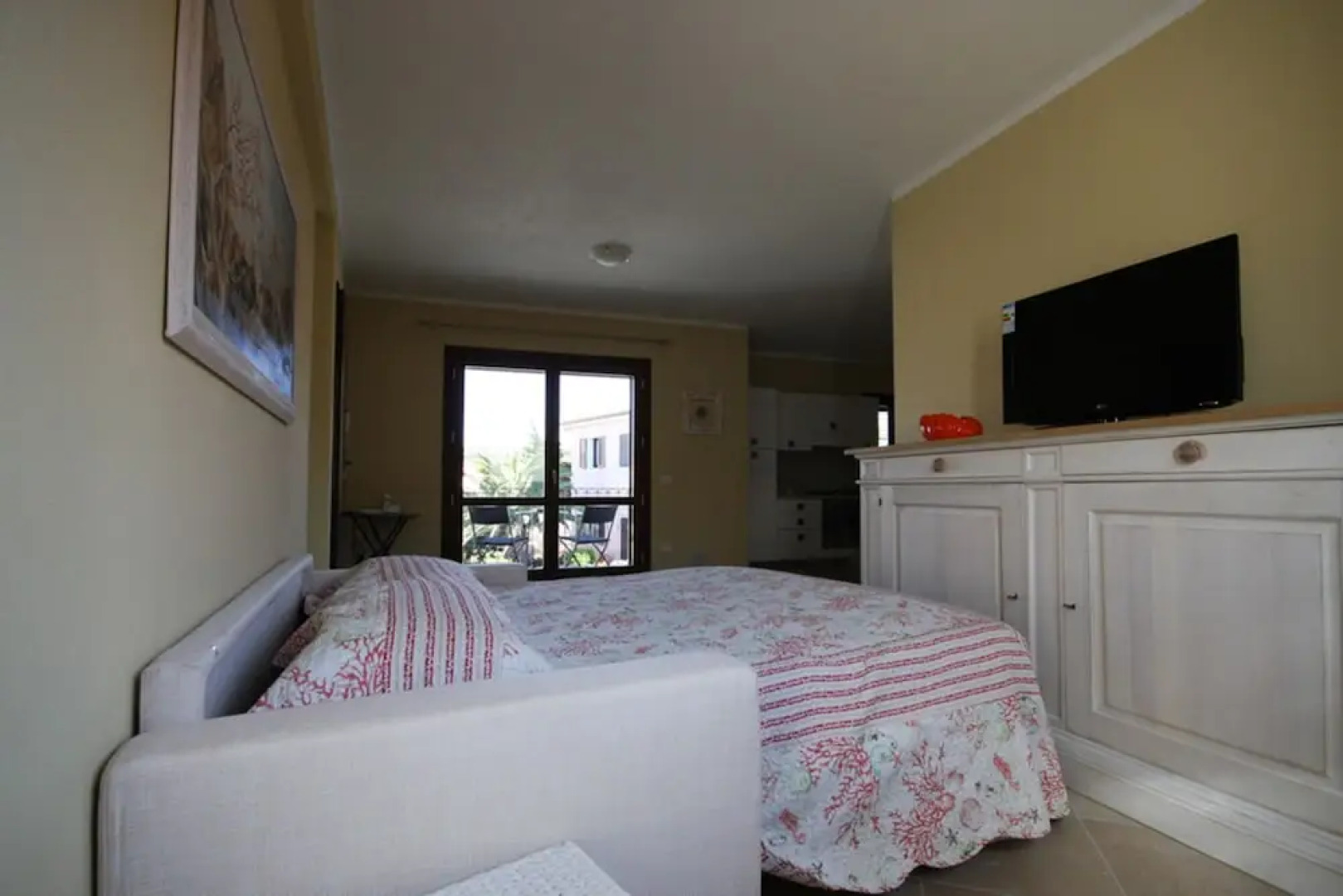 Chic Beachside Apartment