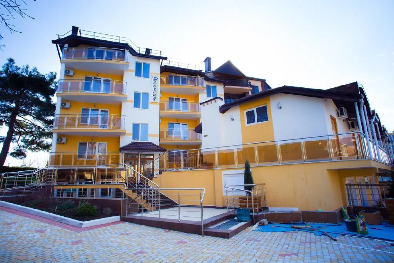 Отель Феерия