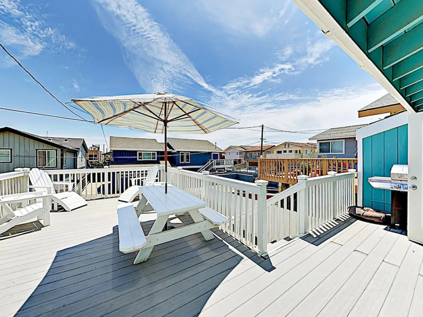 Airy Beach W/ Ocean Views, Balcony & Patio 3 Bedroom Home