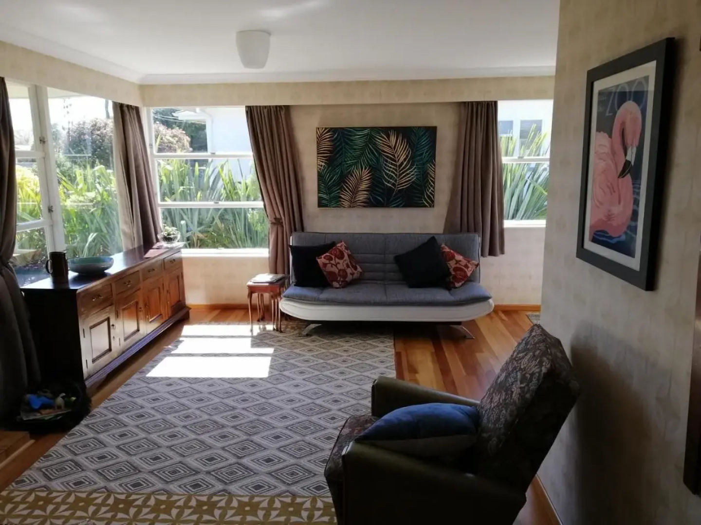 Super Central Cosy Greytown House with Garage