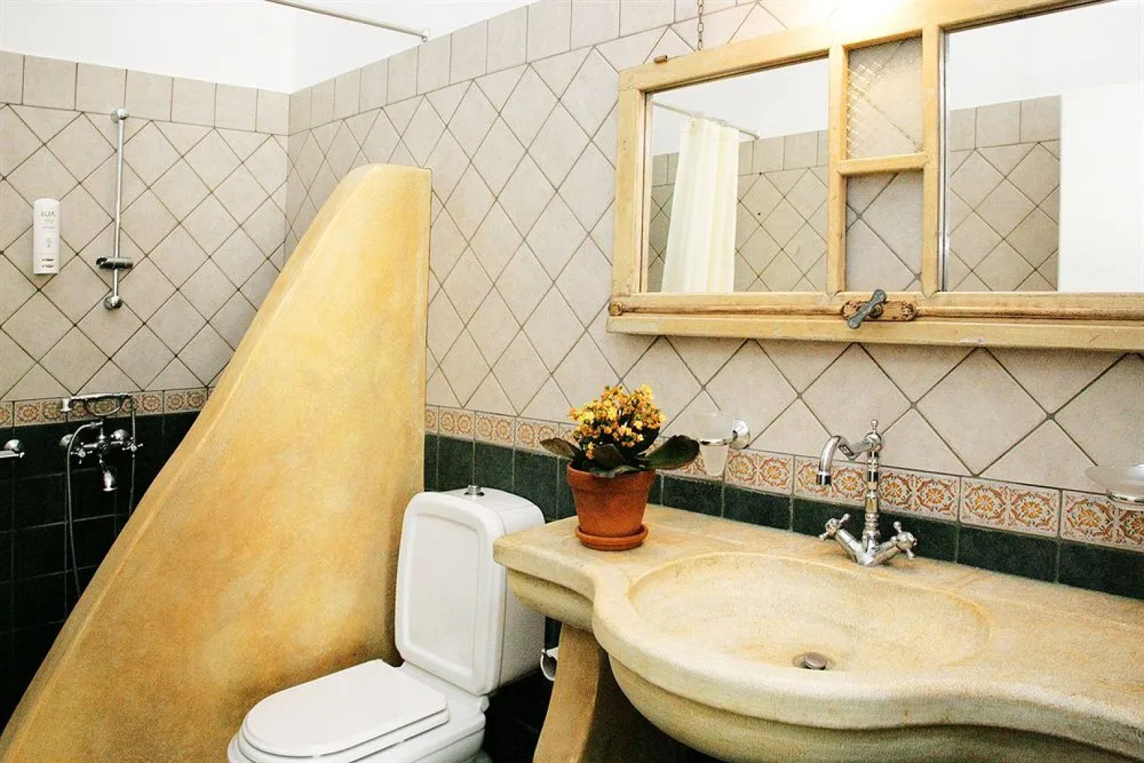 Golden Beach Hotel & Apartments