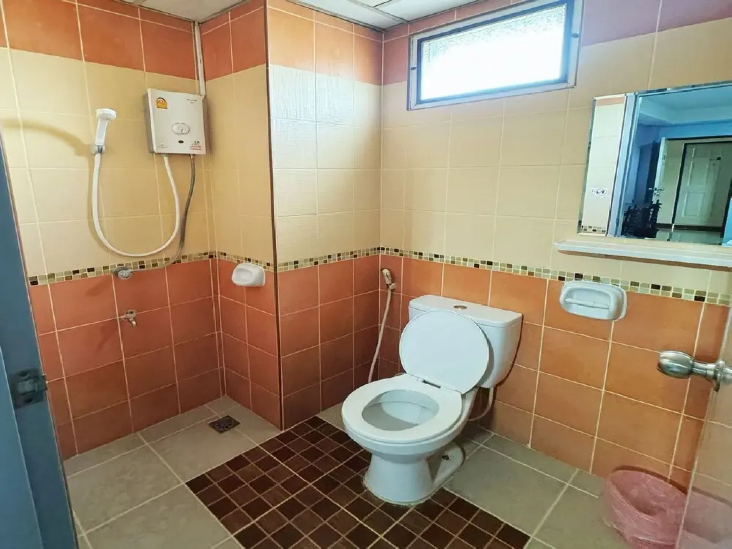 OYO 75506 Ratchapruek Apartment Suphanburi