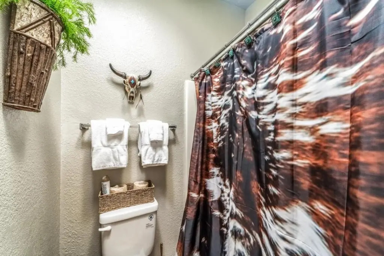 Gotch Eyed Moose, 3 Bedrooms, 3 bath, Pool and Tennis Access, Sleeps 10