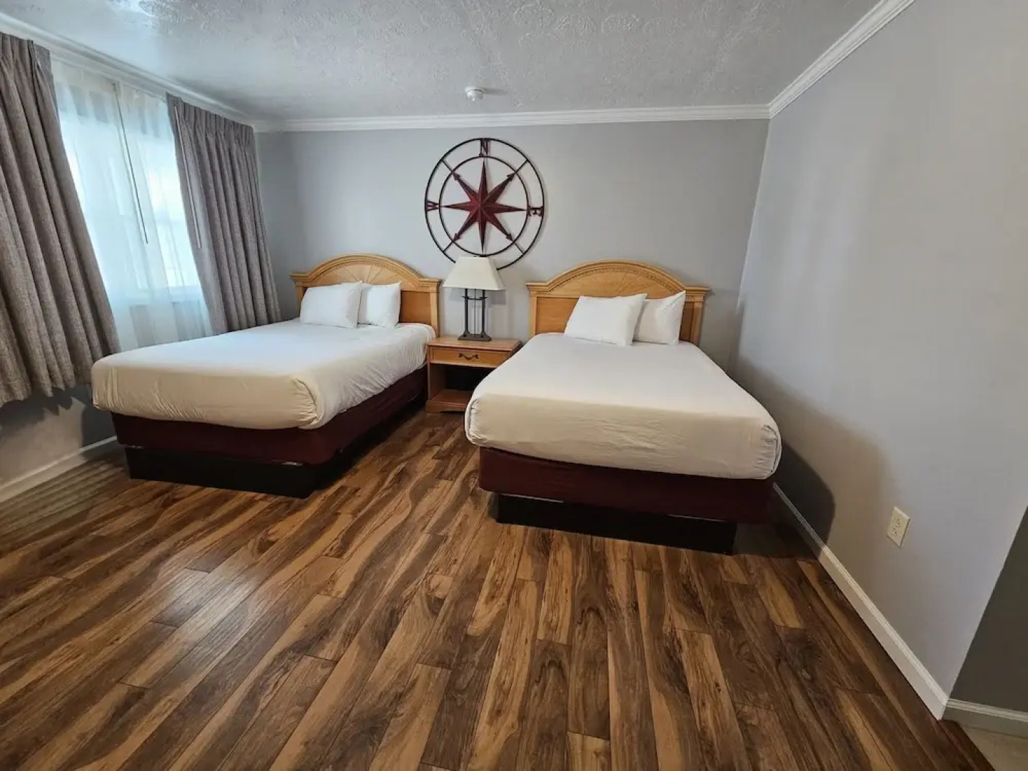 Capt.'s Inn & Suites