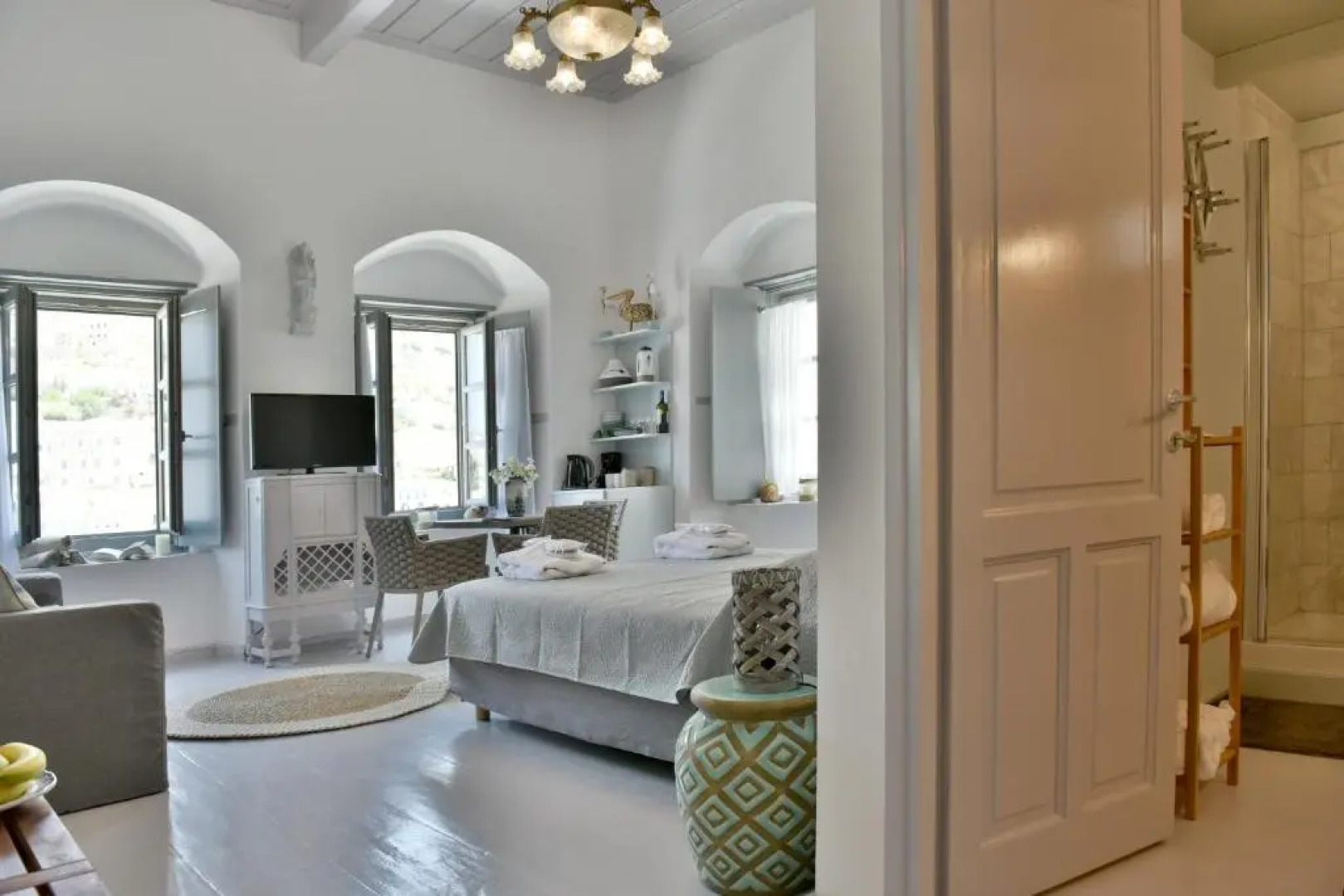 On The Port Mansion studio