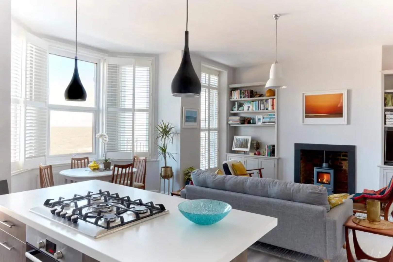 Spacious beach front apartment with stunning sea views