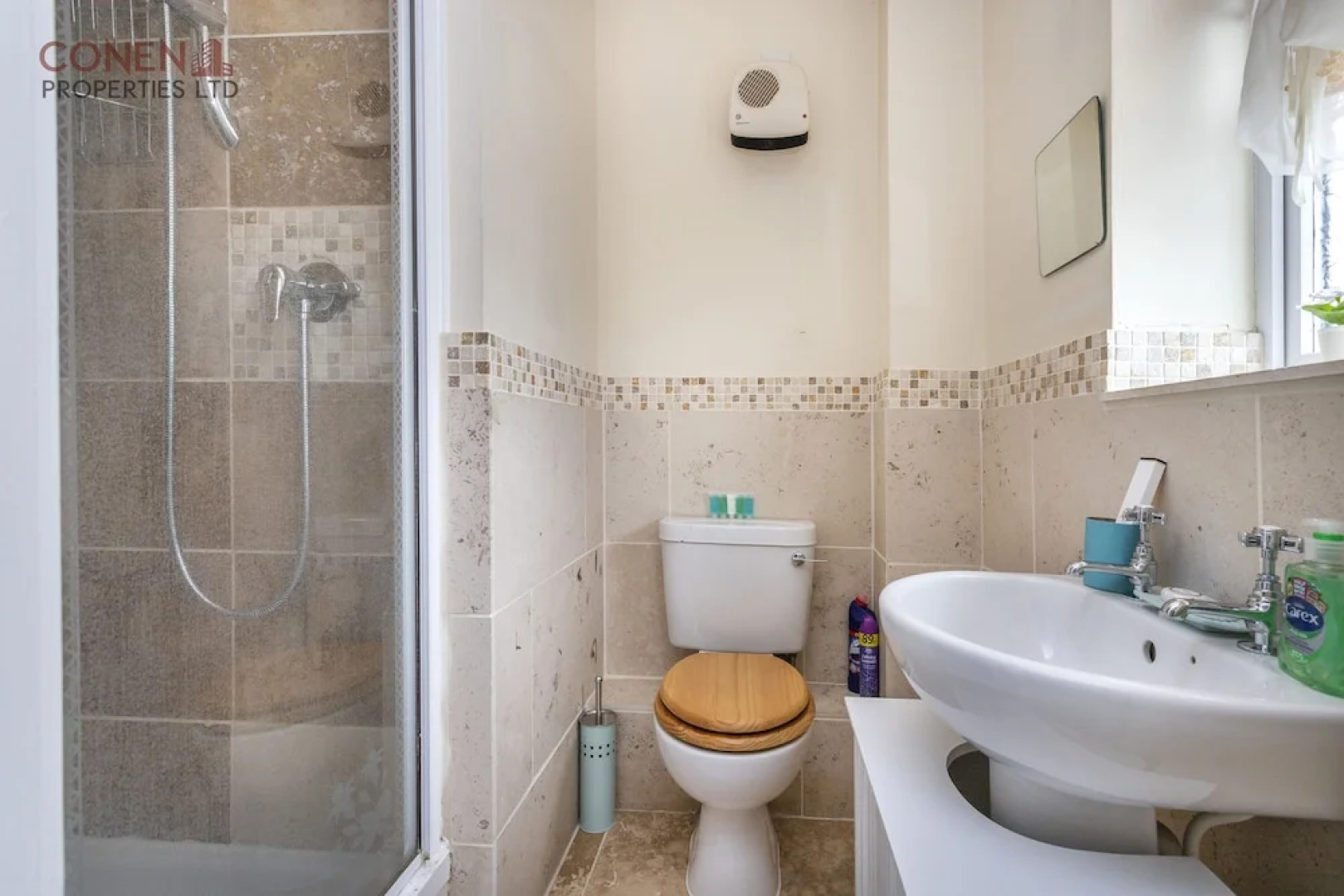 2 Bed Apartment Sleeps 5 - Free Parking, Balcony