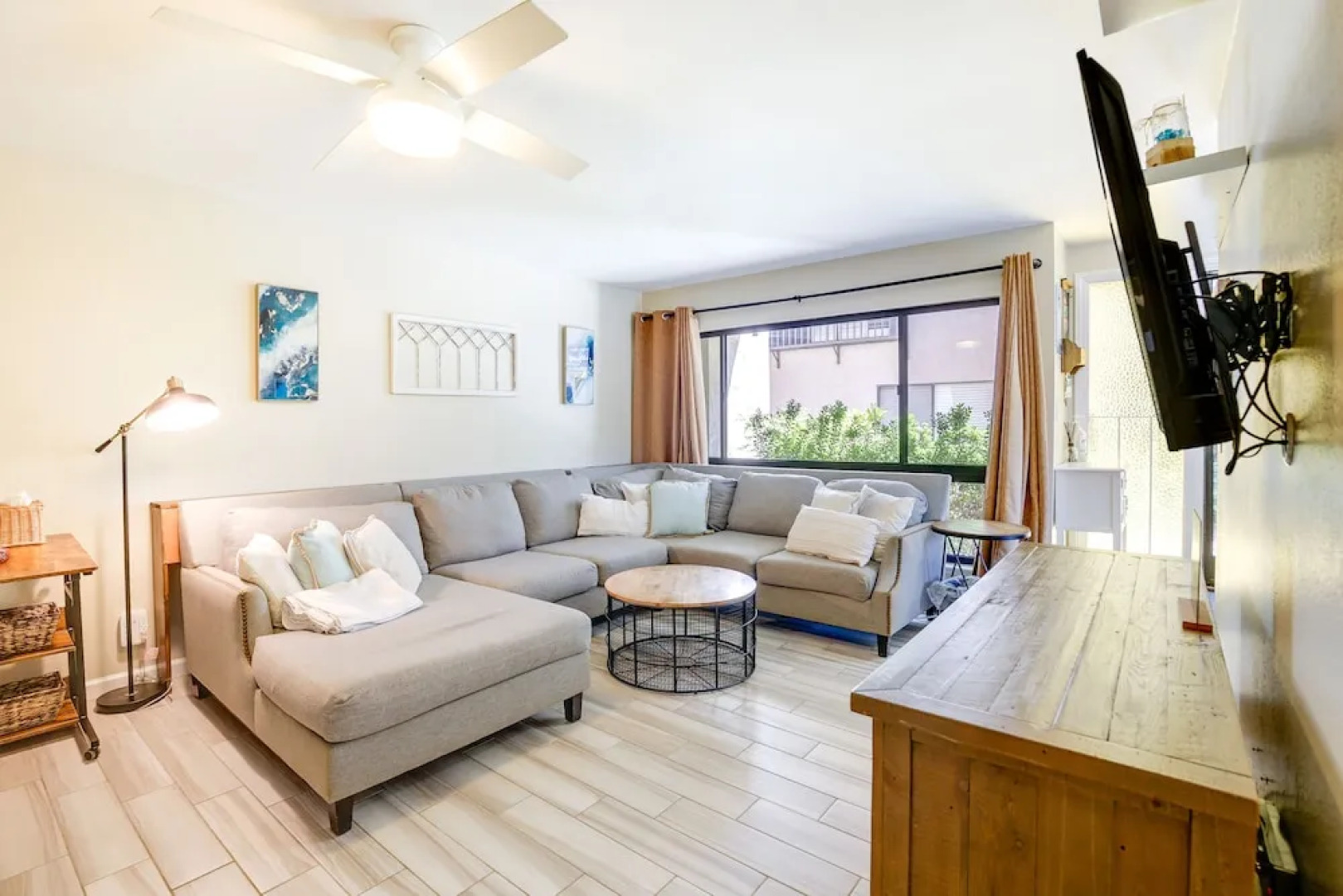 Solana Beach Condo w/ 4 Pools & Beach Access!