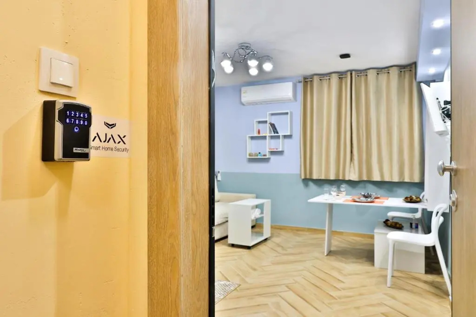 Apollo 4 - Luxury Apartment (City Center Studio)