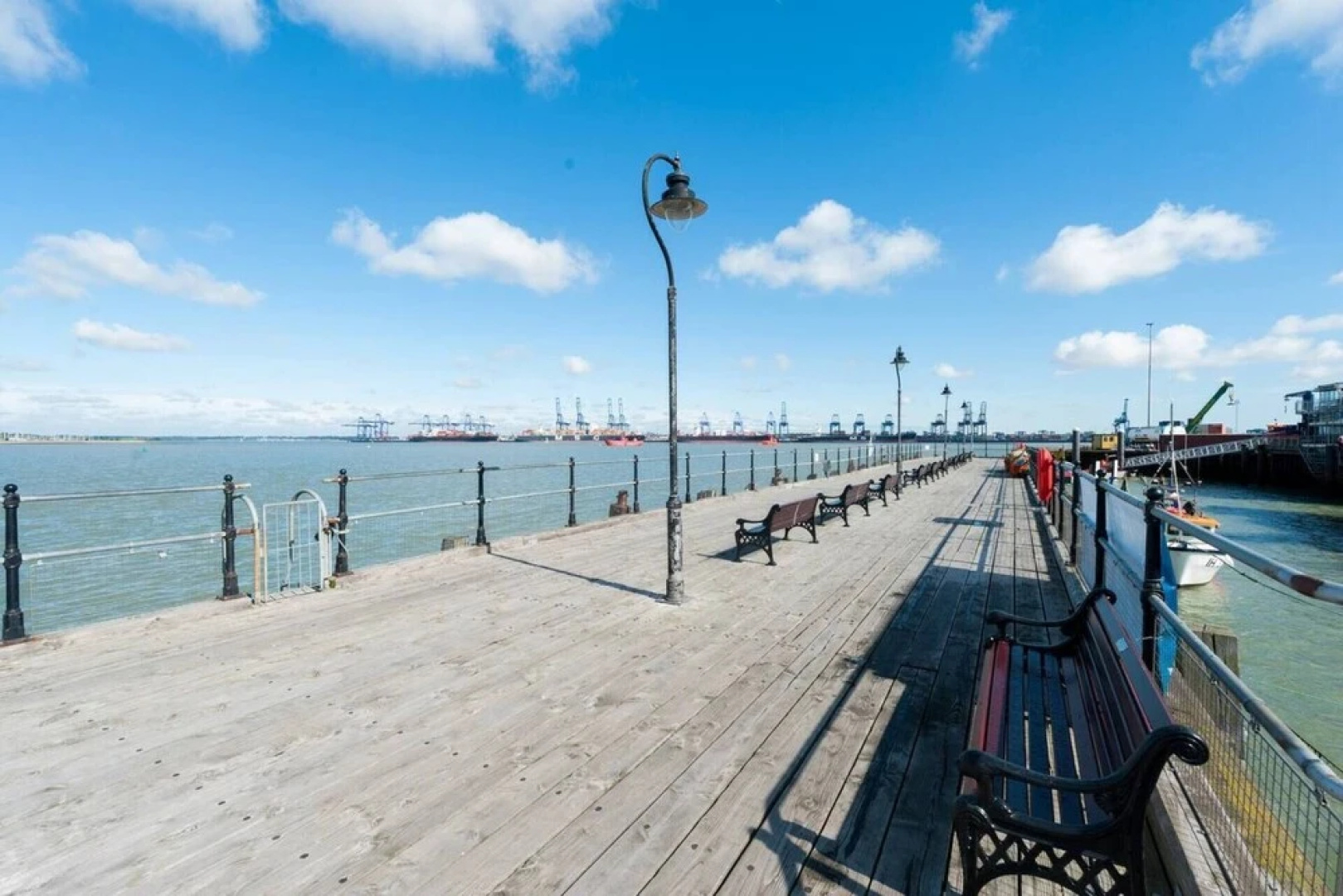 Admirals Harbour View 2-bed Apartment in Harwich