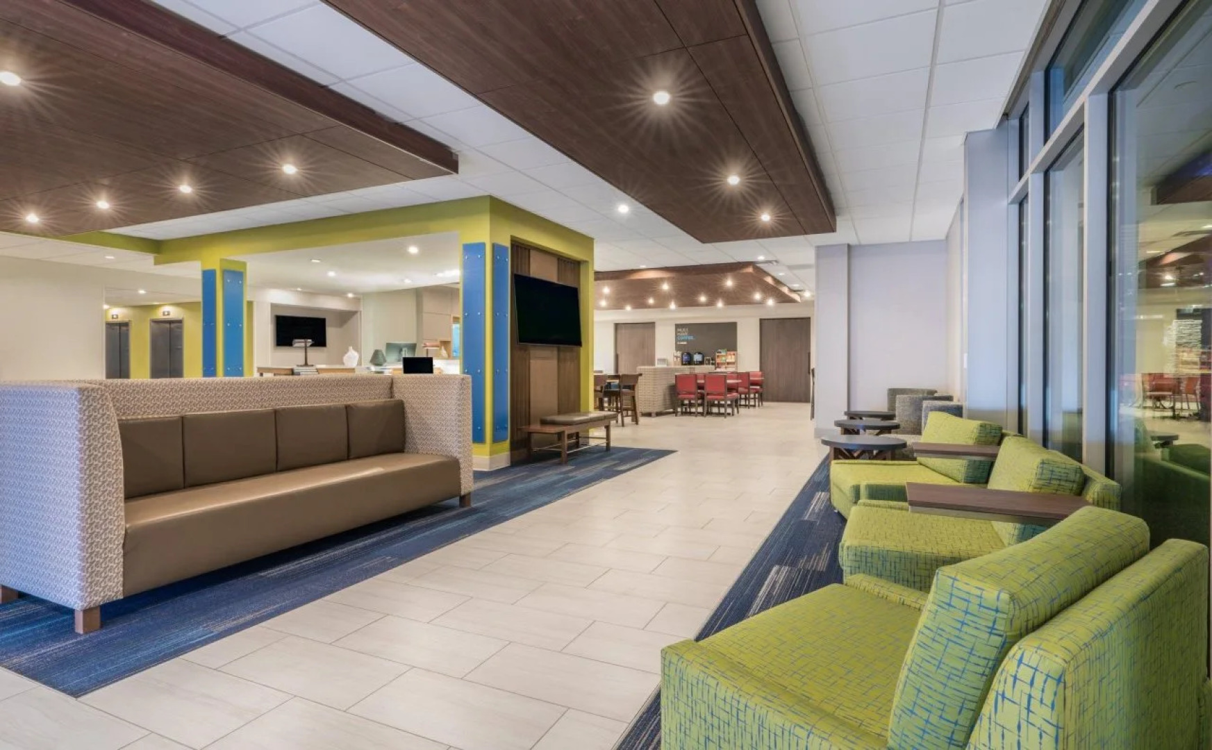 Holiday Inn Express & Suites Lake Havasu - London Bridge by IHG