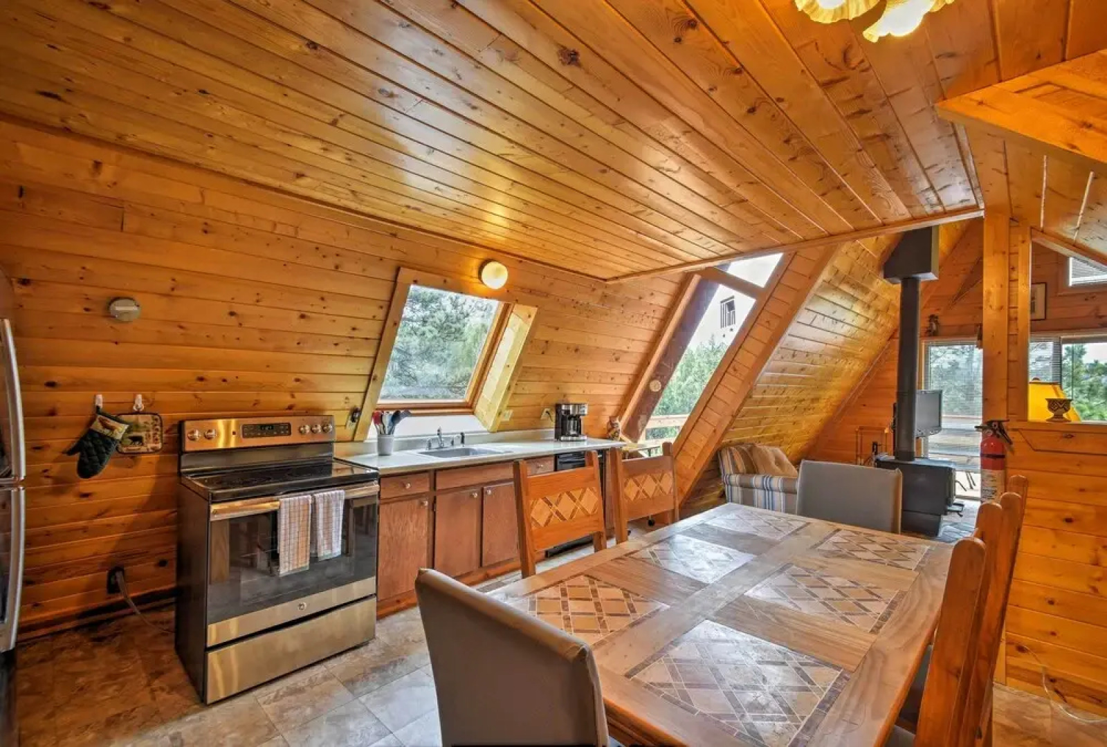 A-frame Cabin w/ Mtn Views: 4 Mi to Cripple Creek!