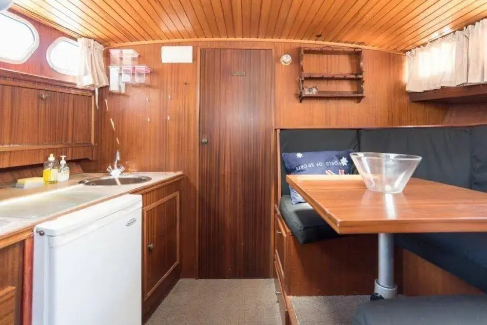 Authentic Houseboats Amsterdam