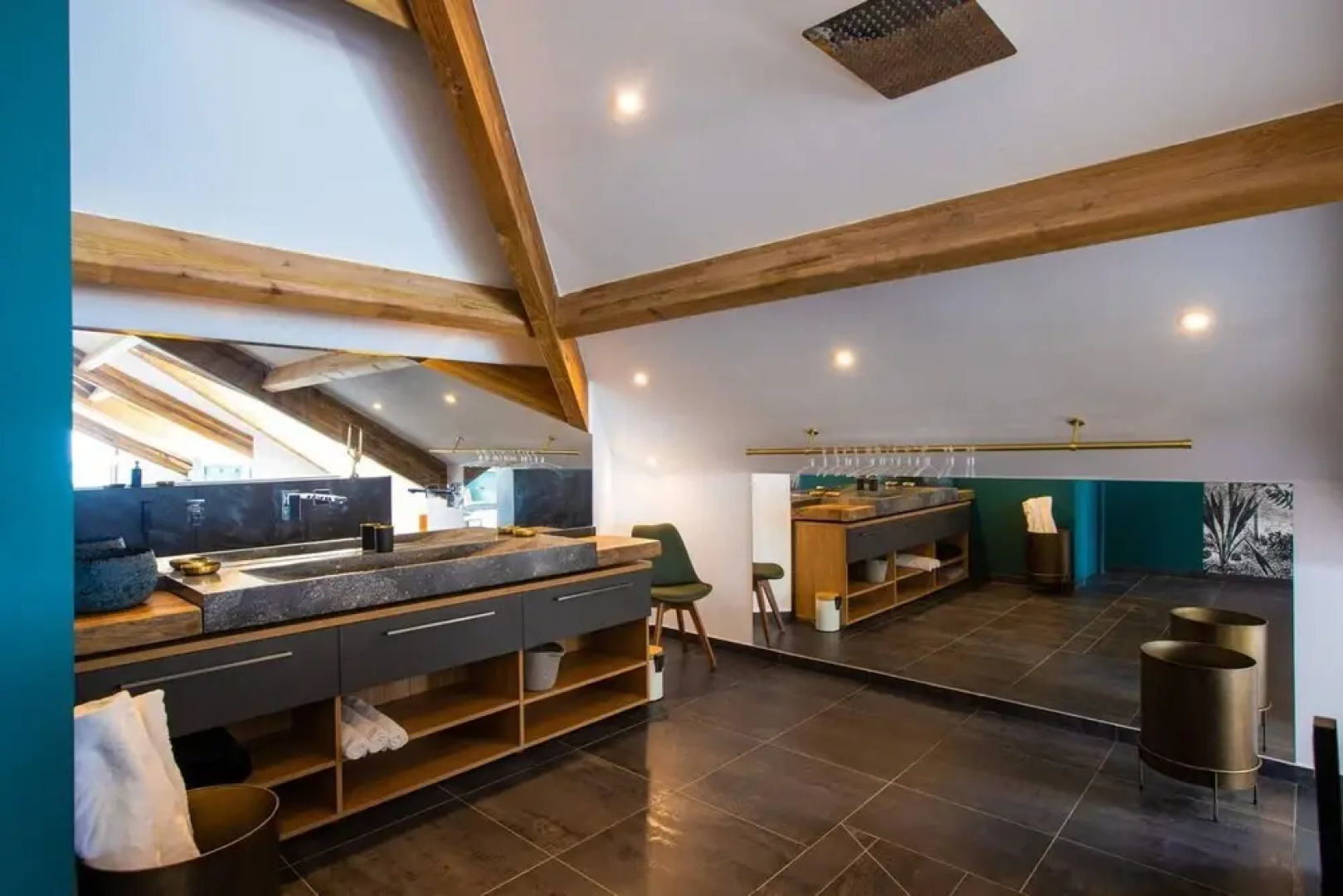 Remarkable 2-bed Apartment in Grand Case
