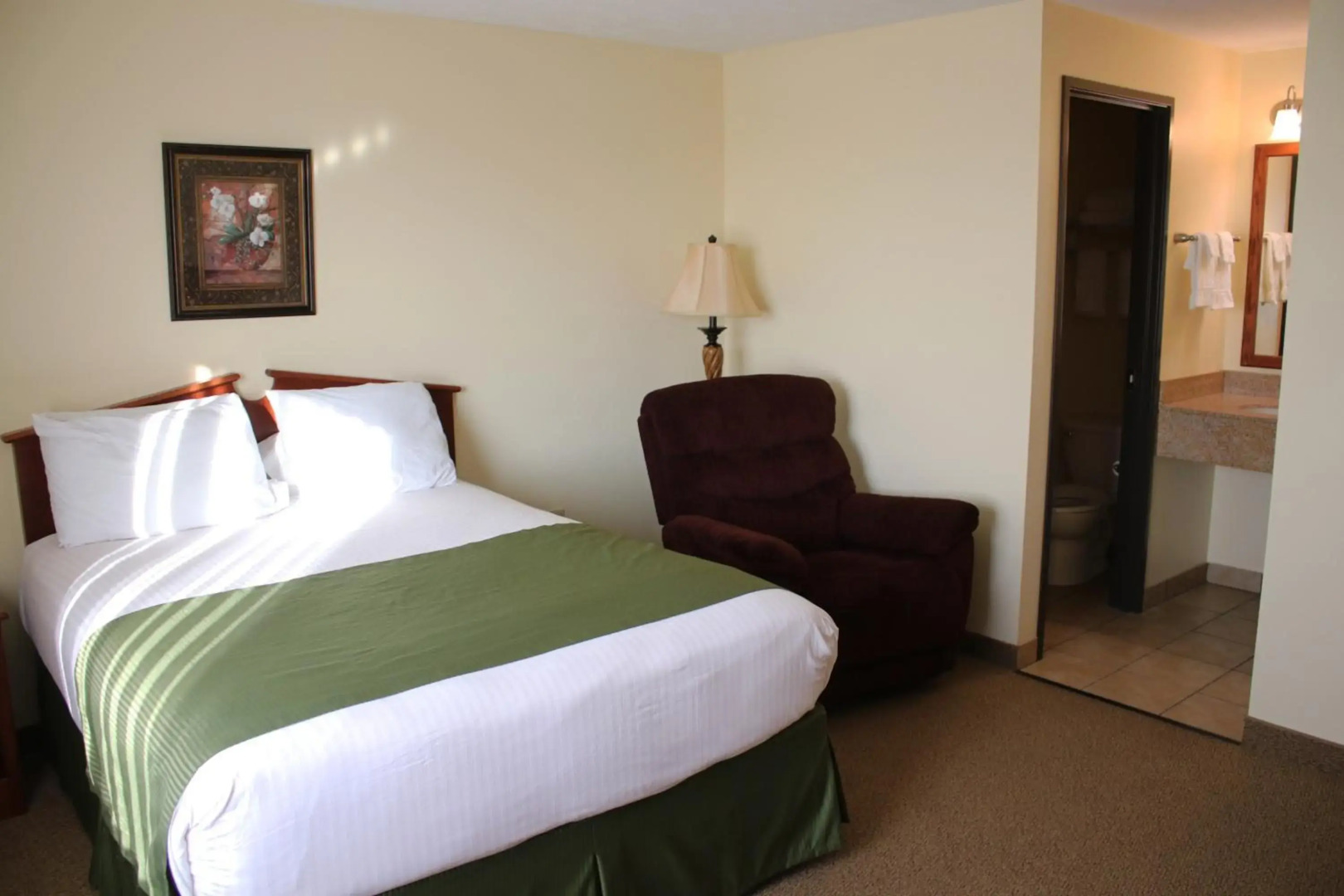 Edgewood Hotel & Suites