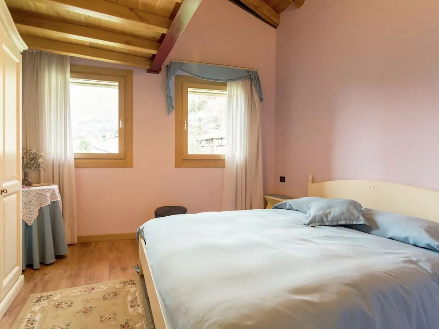 Adorable Apartment in Miane by the Lake