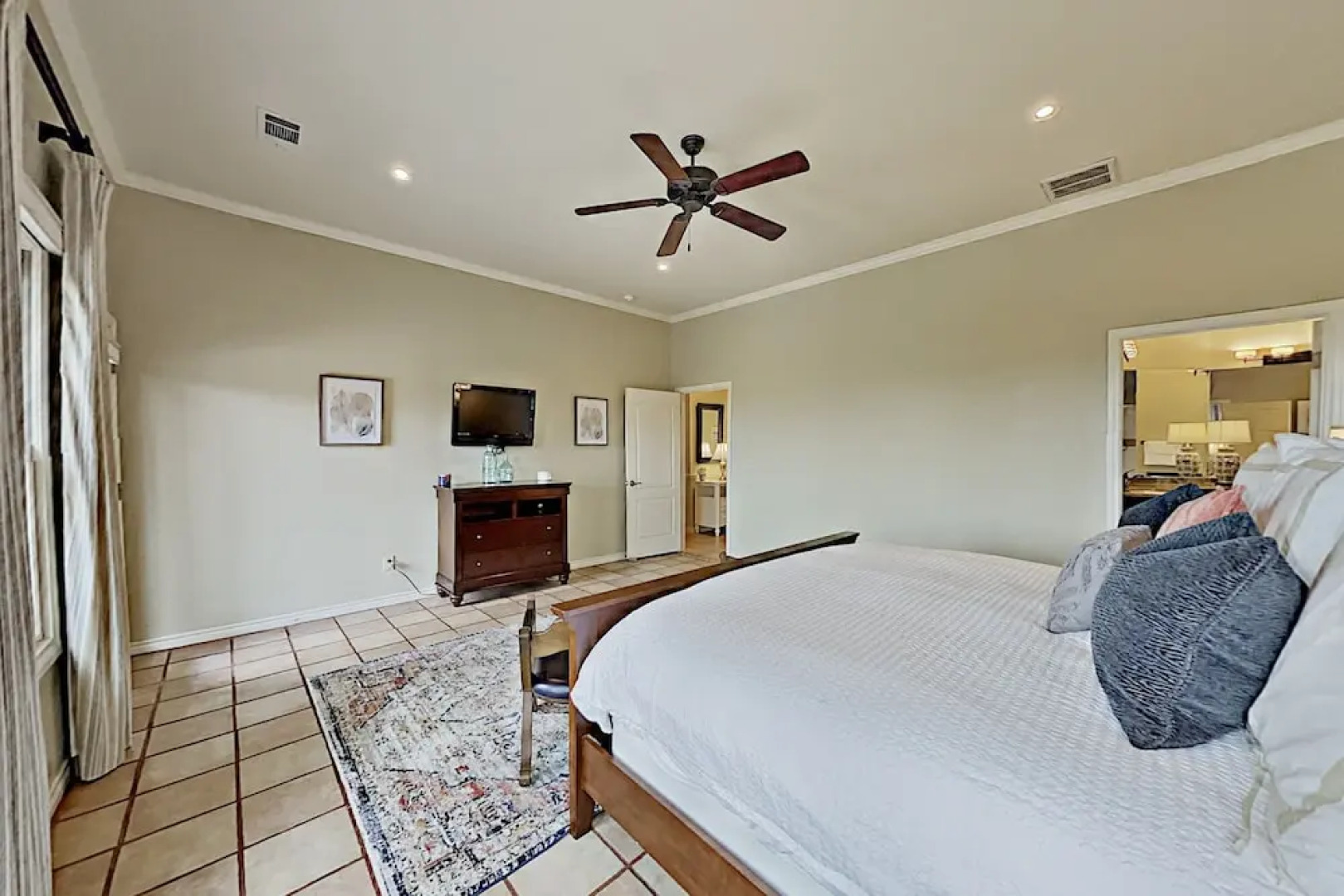 Sacred Vista: Opulent Hill Country With Pool 5 Bedroom Home