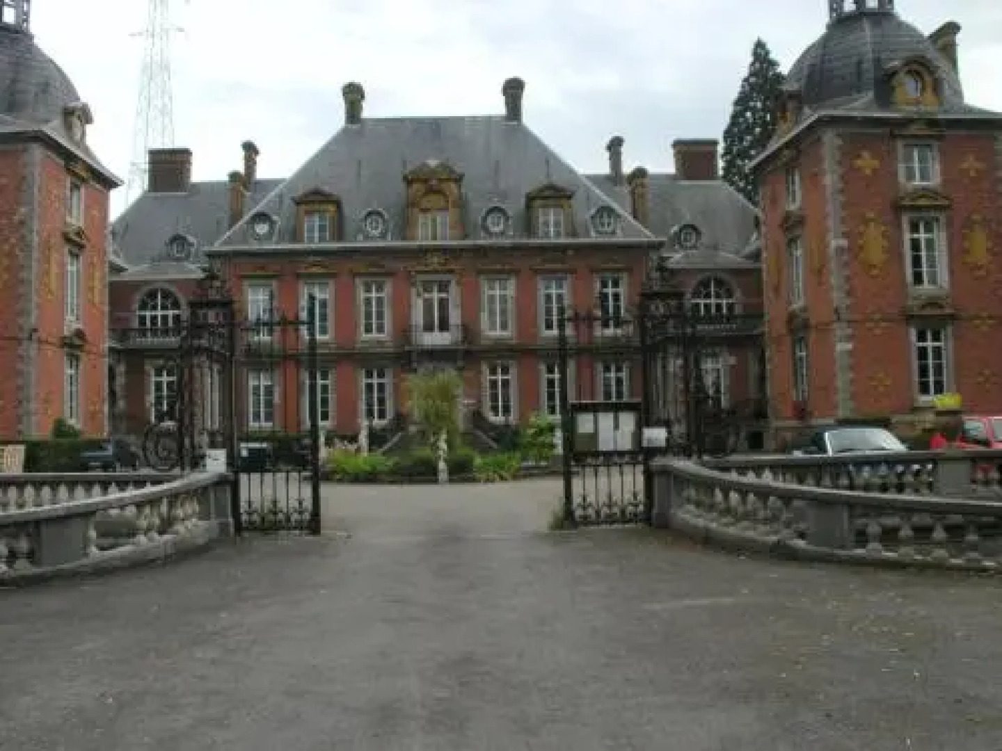 Aparthotel Domaine Du Chateau De La Neuville