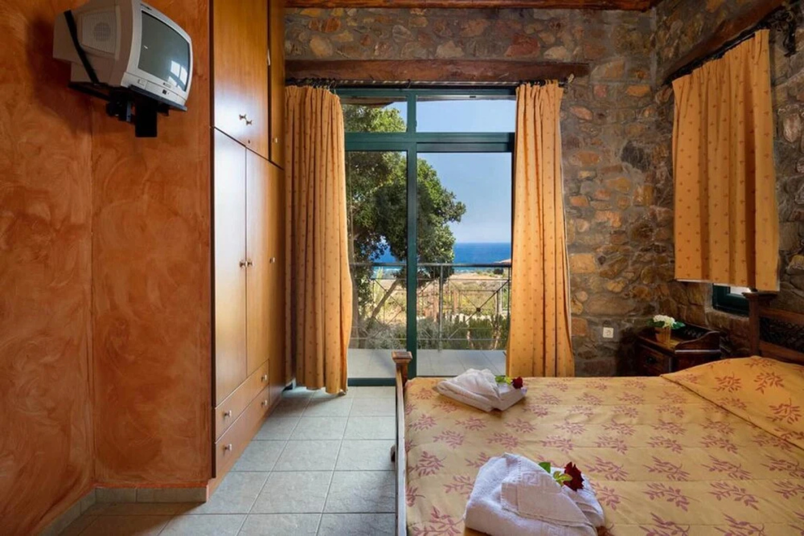 Luxury Villa Elafonisi Overlooking the sea 300 Meters Away With a Private Pool