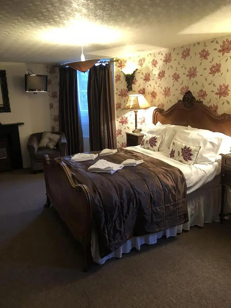 The Oakeley Arms Hotel