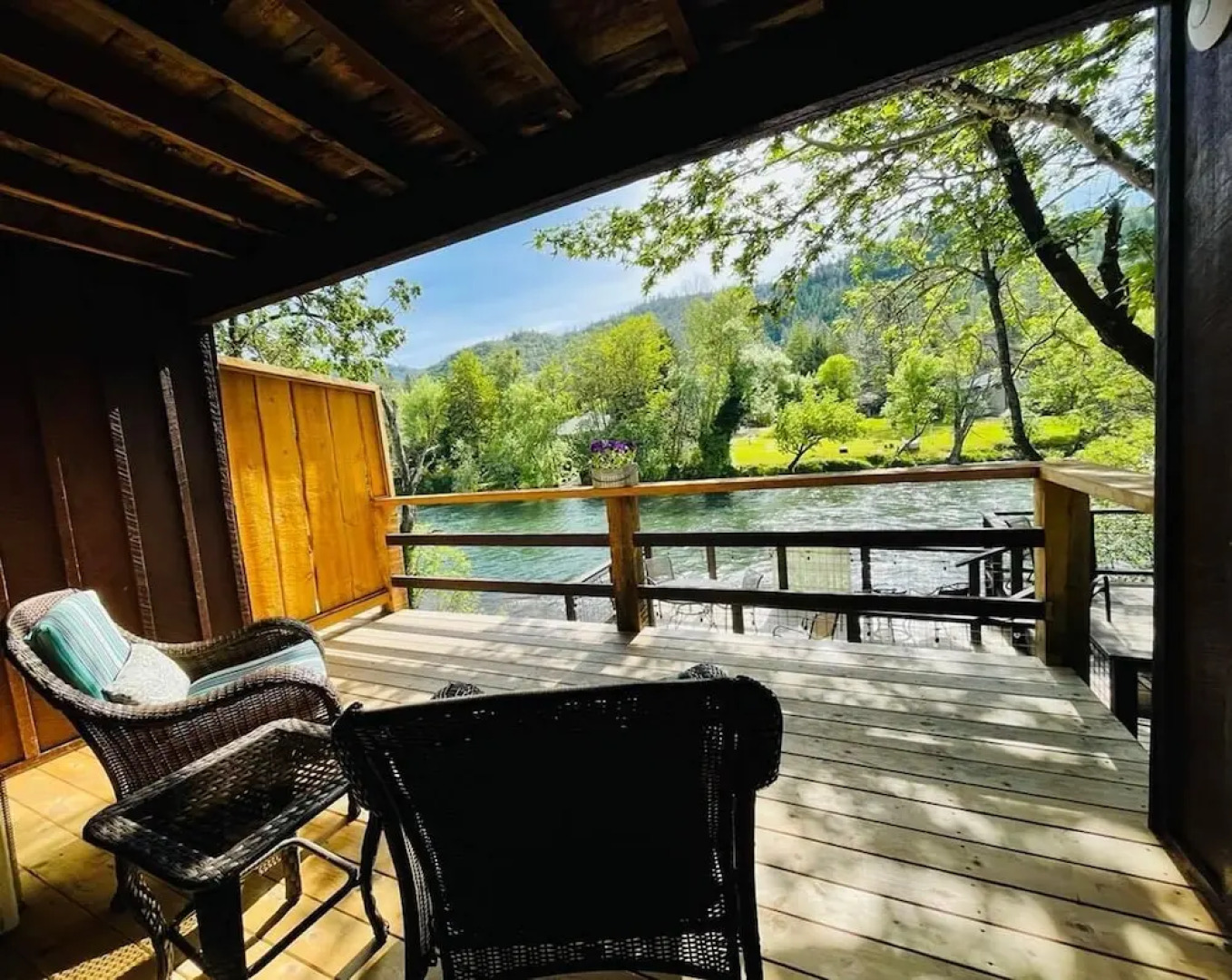 Riverfront Lodging
