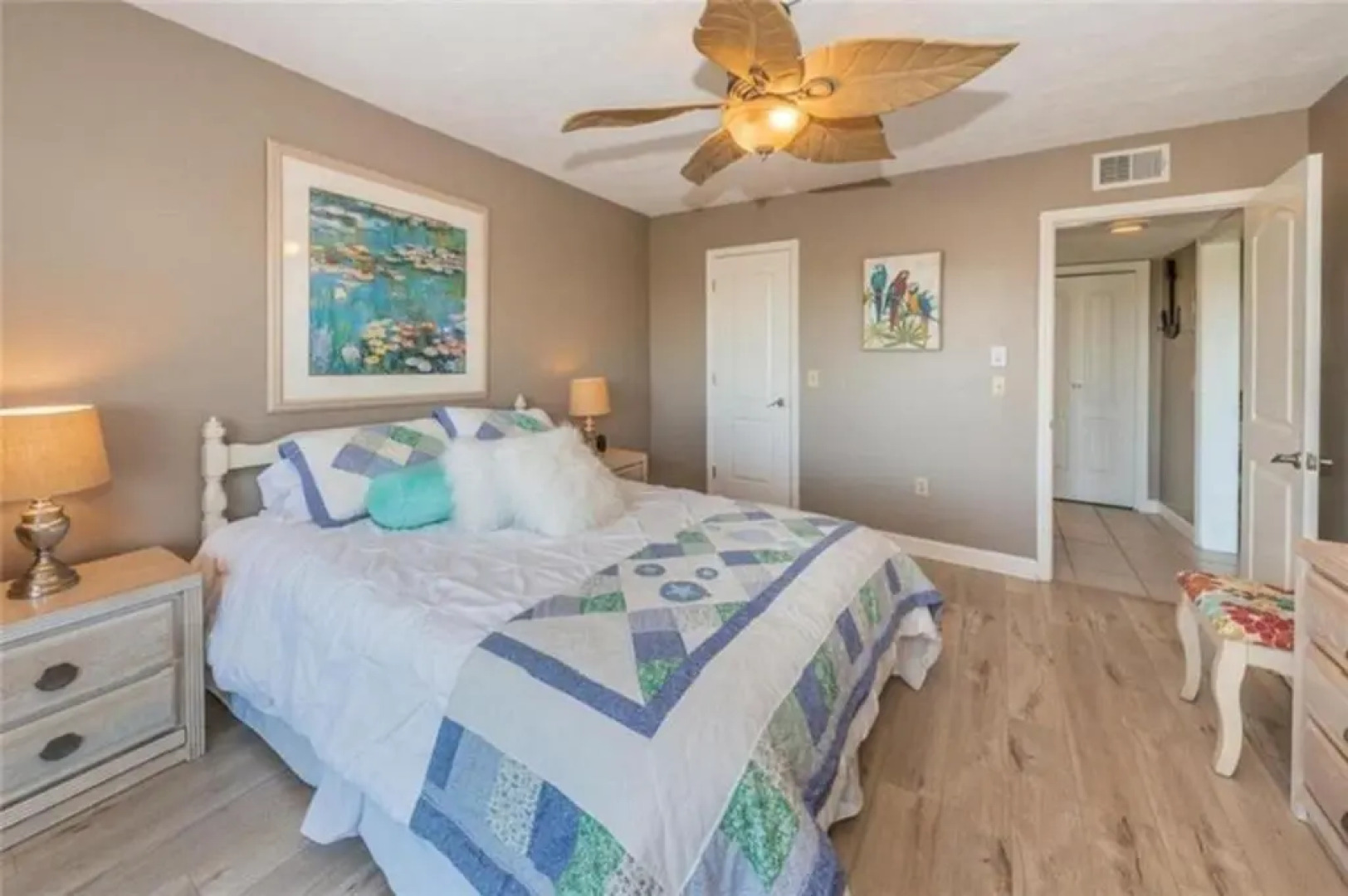 Bayshore Yatch Tennis Condo 2br 3 beds, Walking Distance to Beautiful Quite Beach