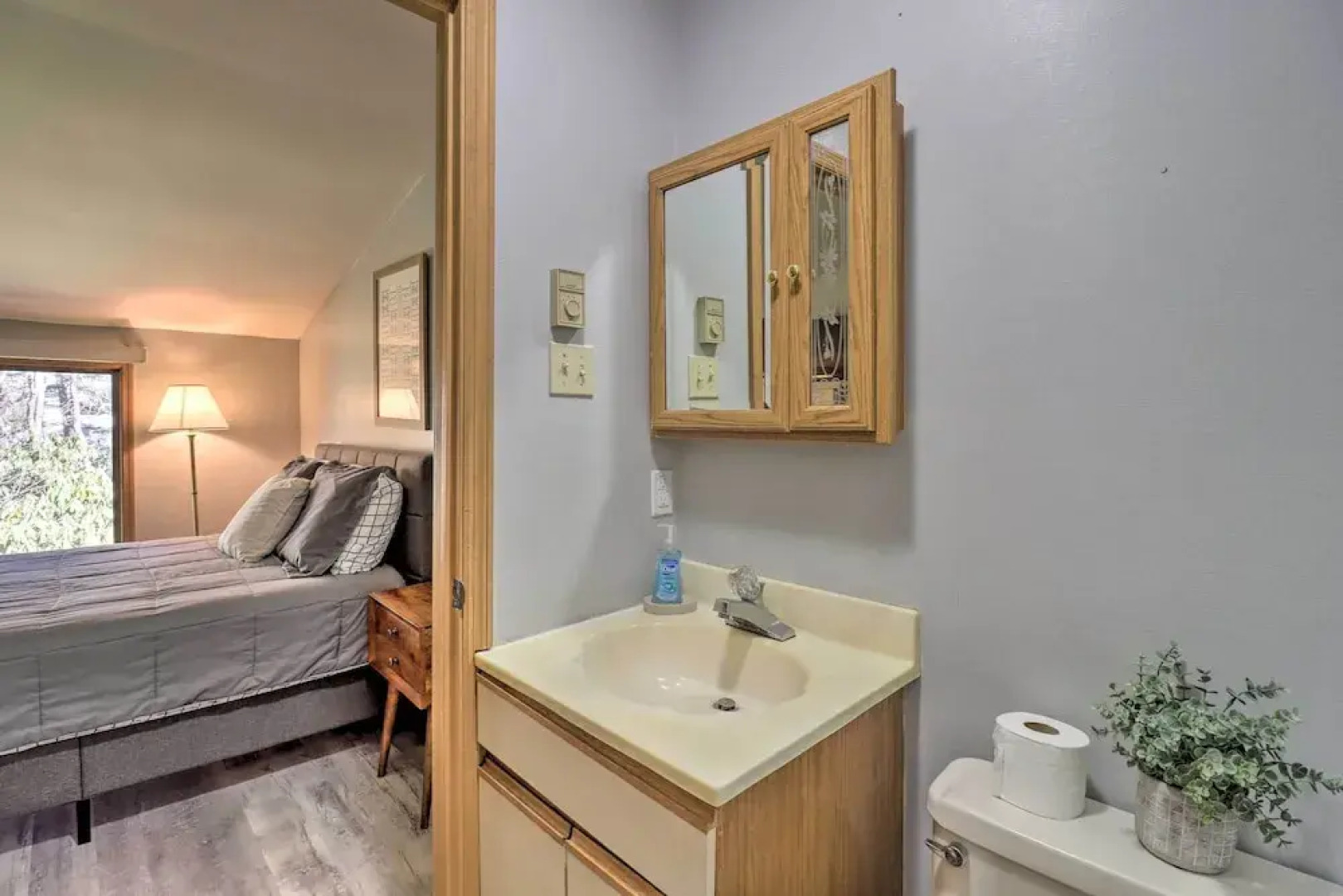 Poconos Retreat w/ Pool & Deck, Near Lake Harmony!