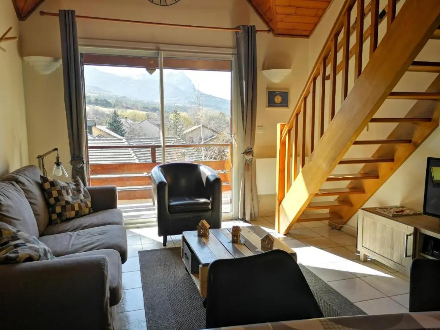 Appart T4 72m2 à Baratier entre les Orres et Embrun à coté du lac de Serre Ponçon.