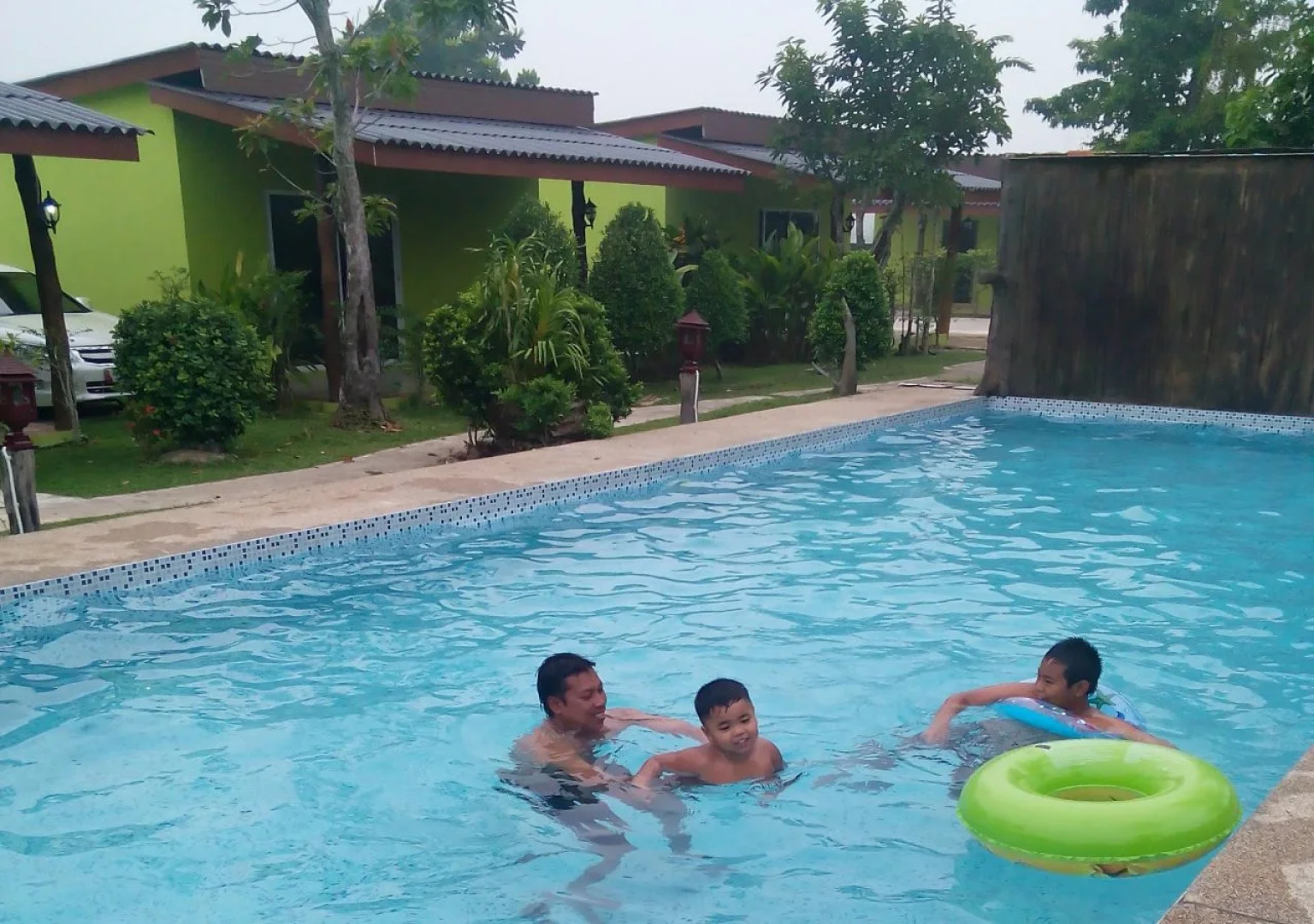 Ban Pool Green View Resort