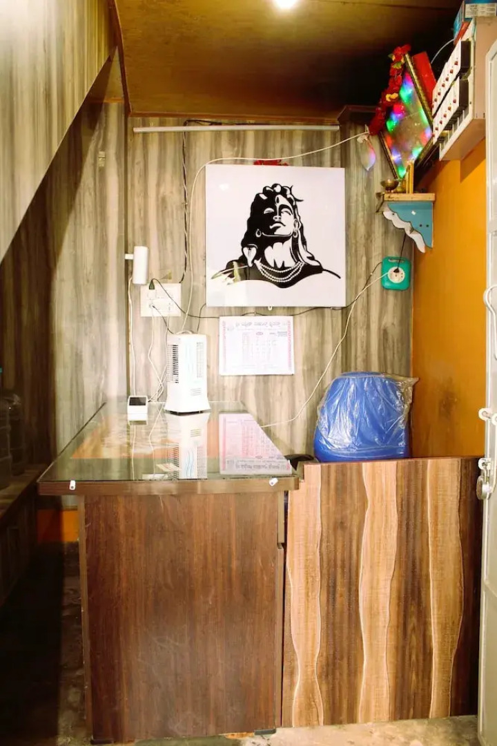 I-ROOMZ Surya Deluxe Lodge