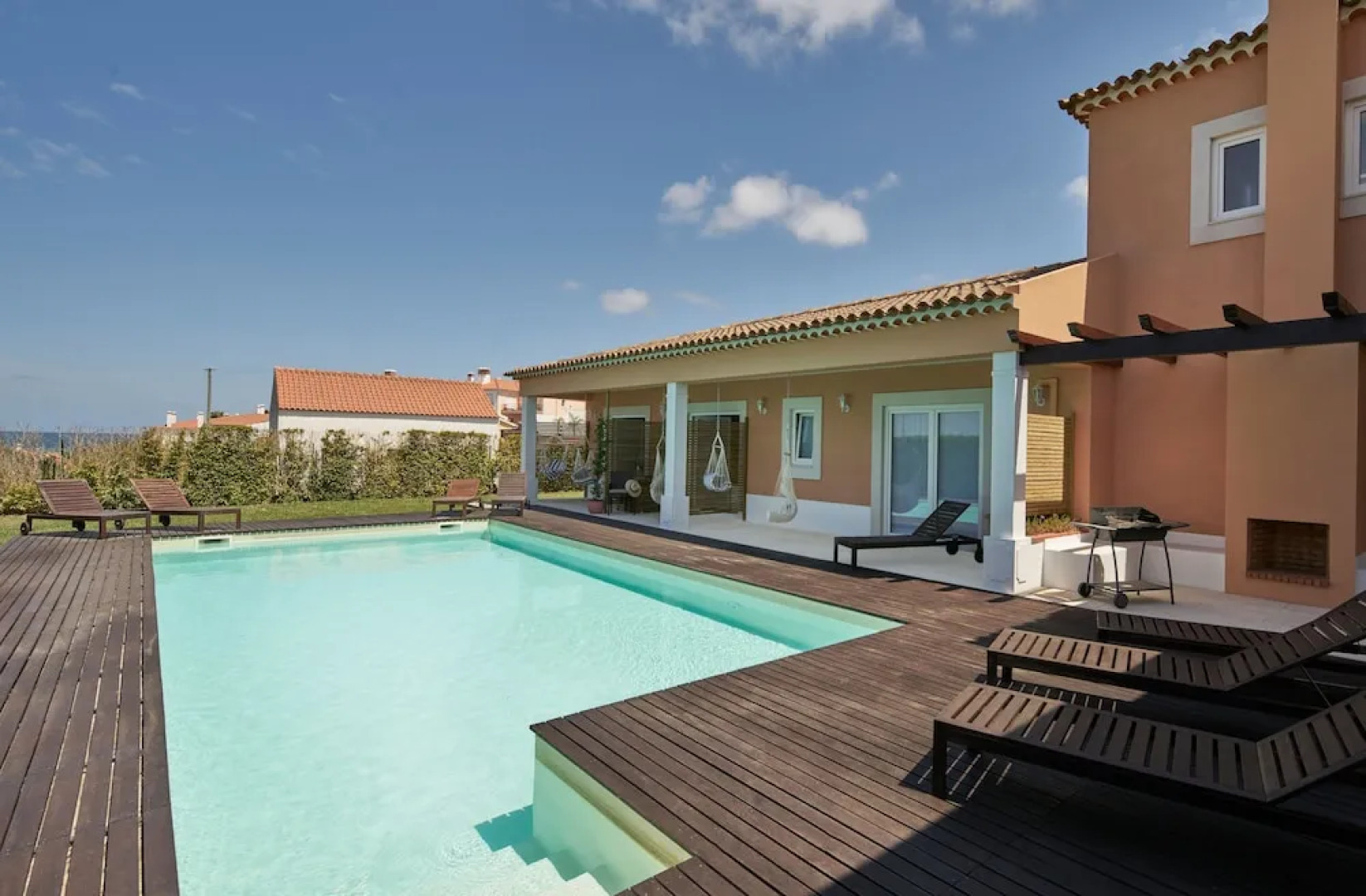 Torel Cliff Surf & Golf