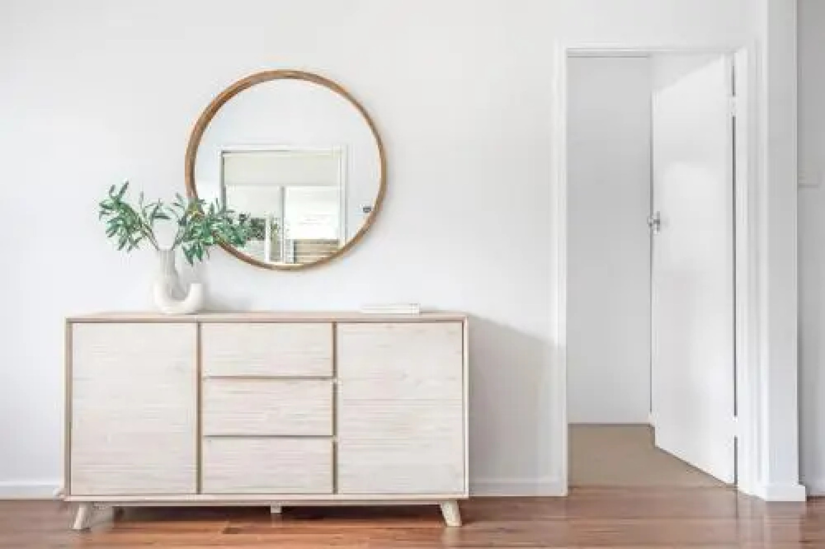 Beached Inn' 93 Foreshore Drive - Spacious Beach Front House