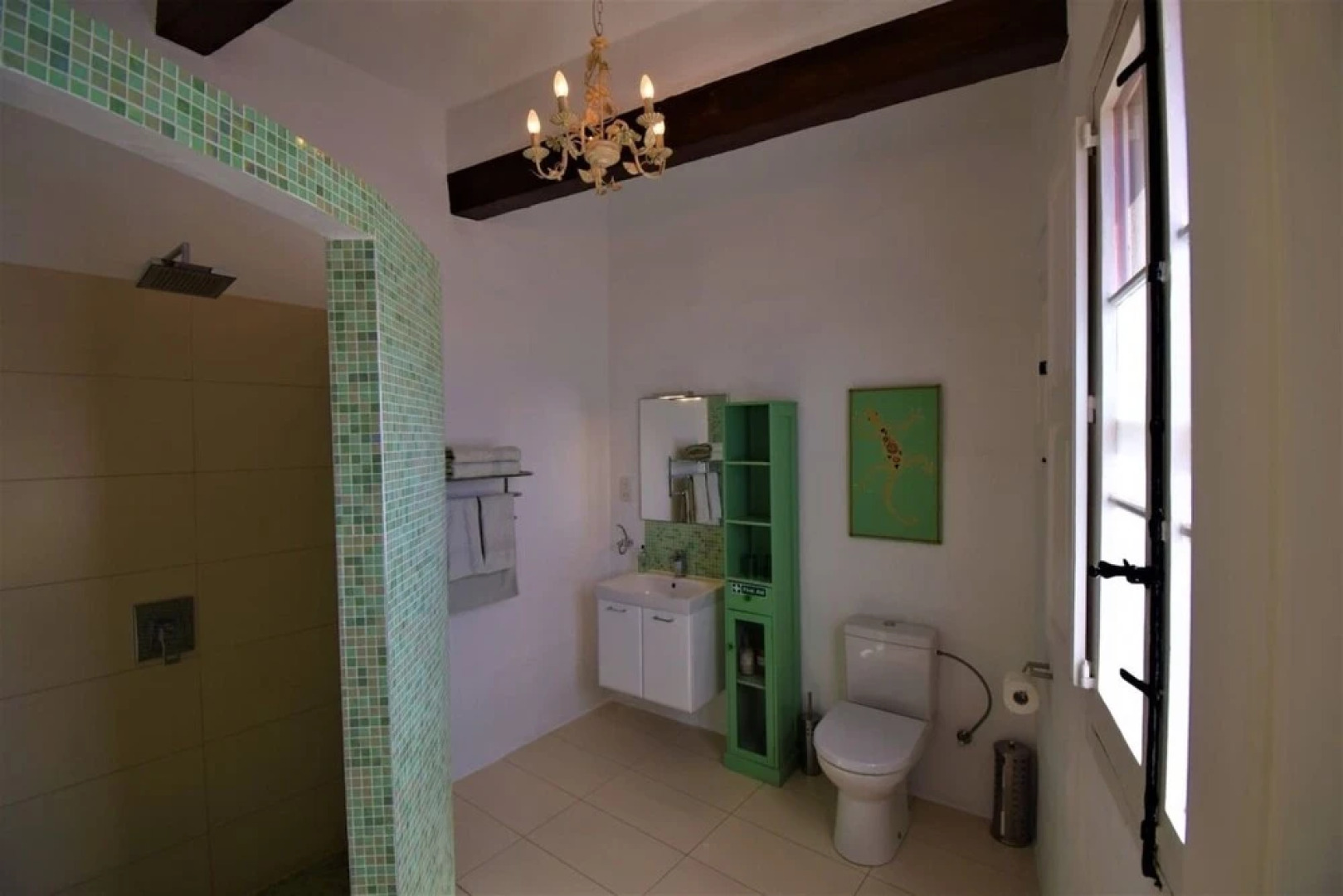 Stylish and characterful townhouse - views, A/C