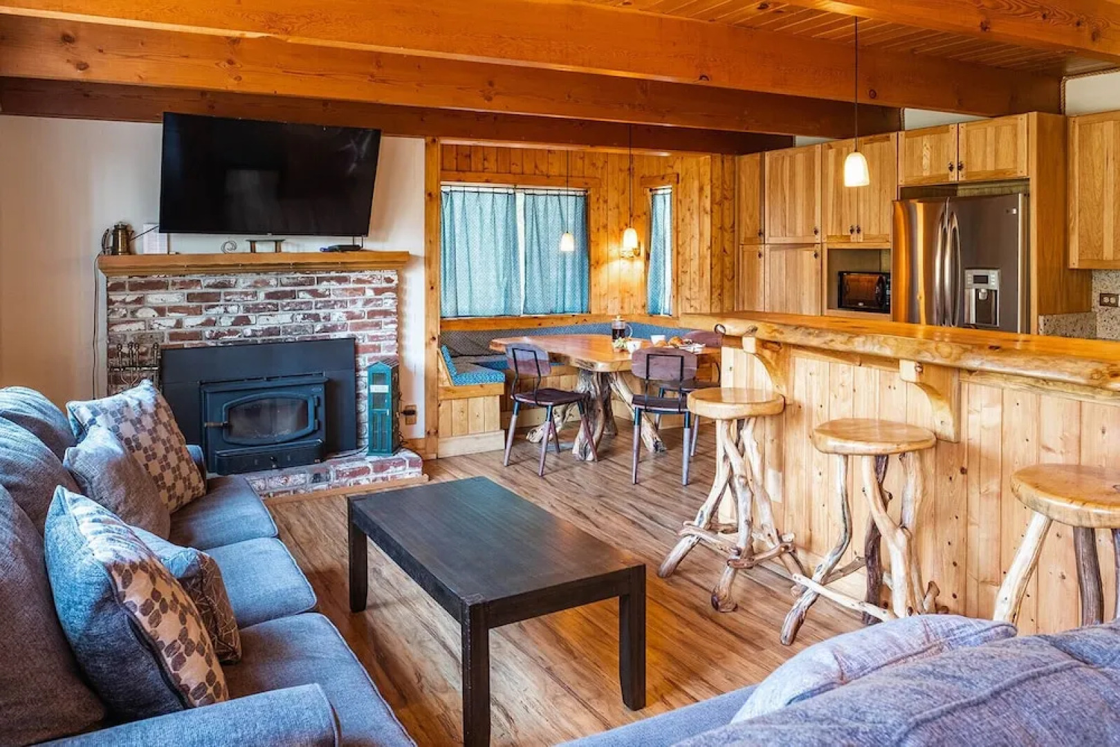 Red House - Minutes to Shaver Lake!