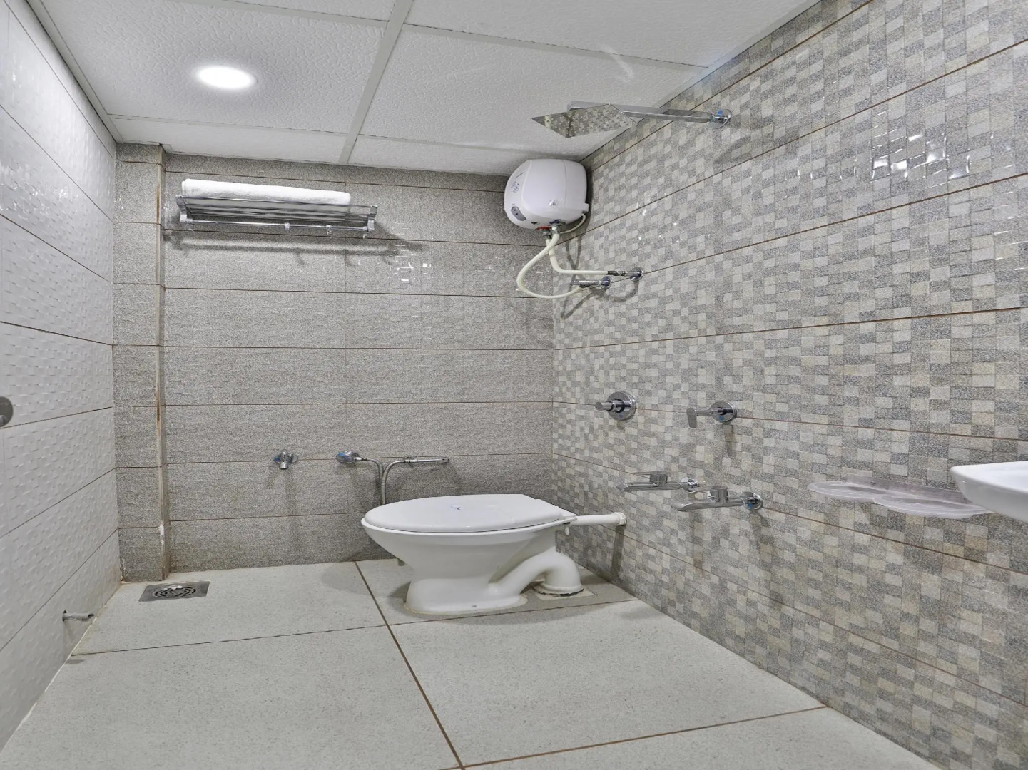 OYO 32859 Hotel Bonsoir