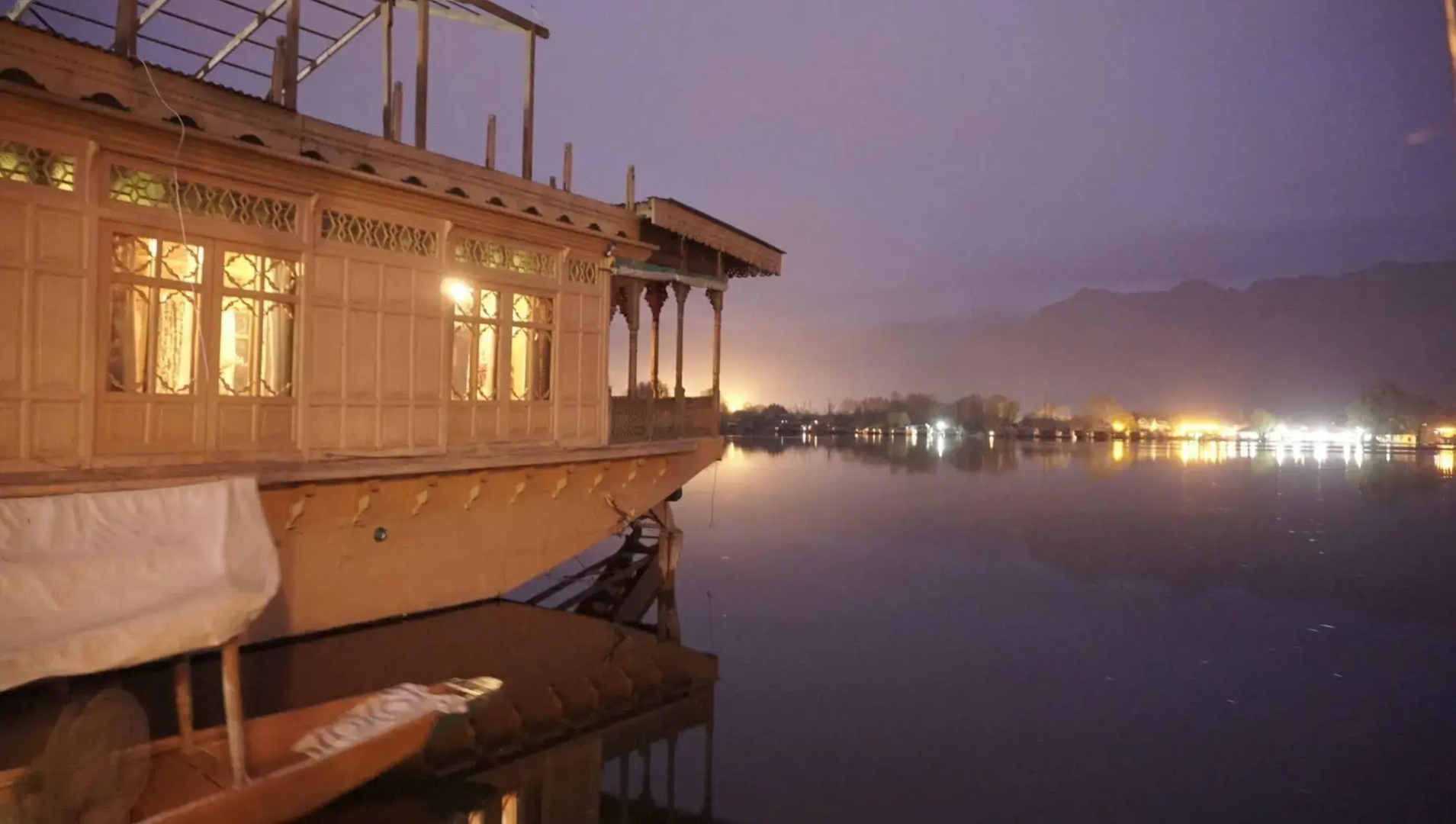 New Jacquline Heritage Houseboats Nigeen Lake