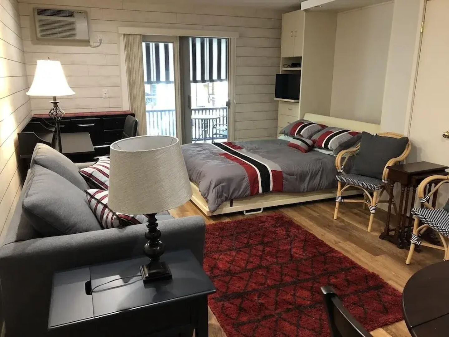 Beechover 2 Studio Bedroom Condo by Redawning