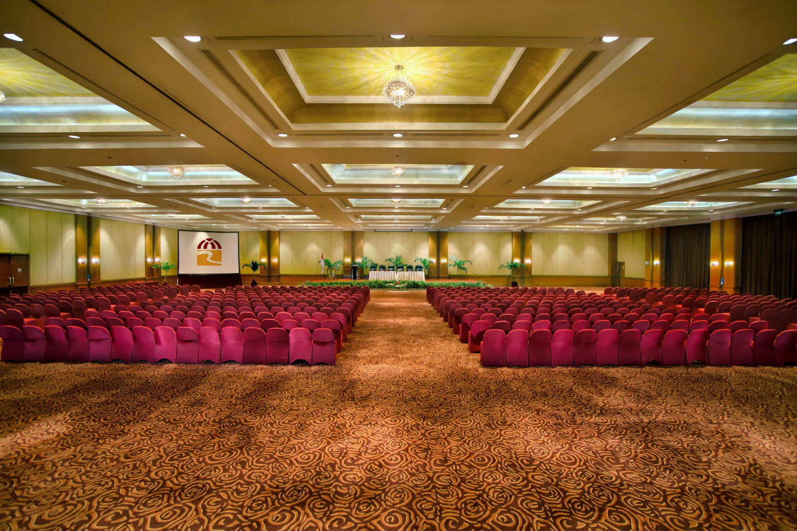 REDTOP Hotel & Convention Center