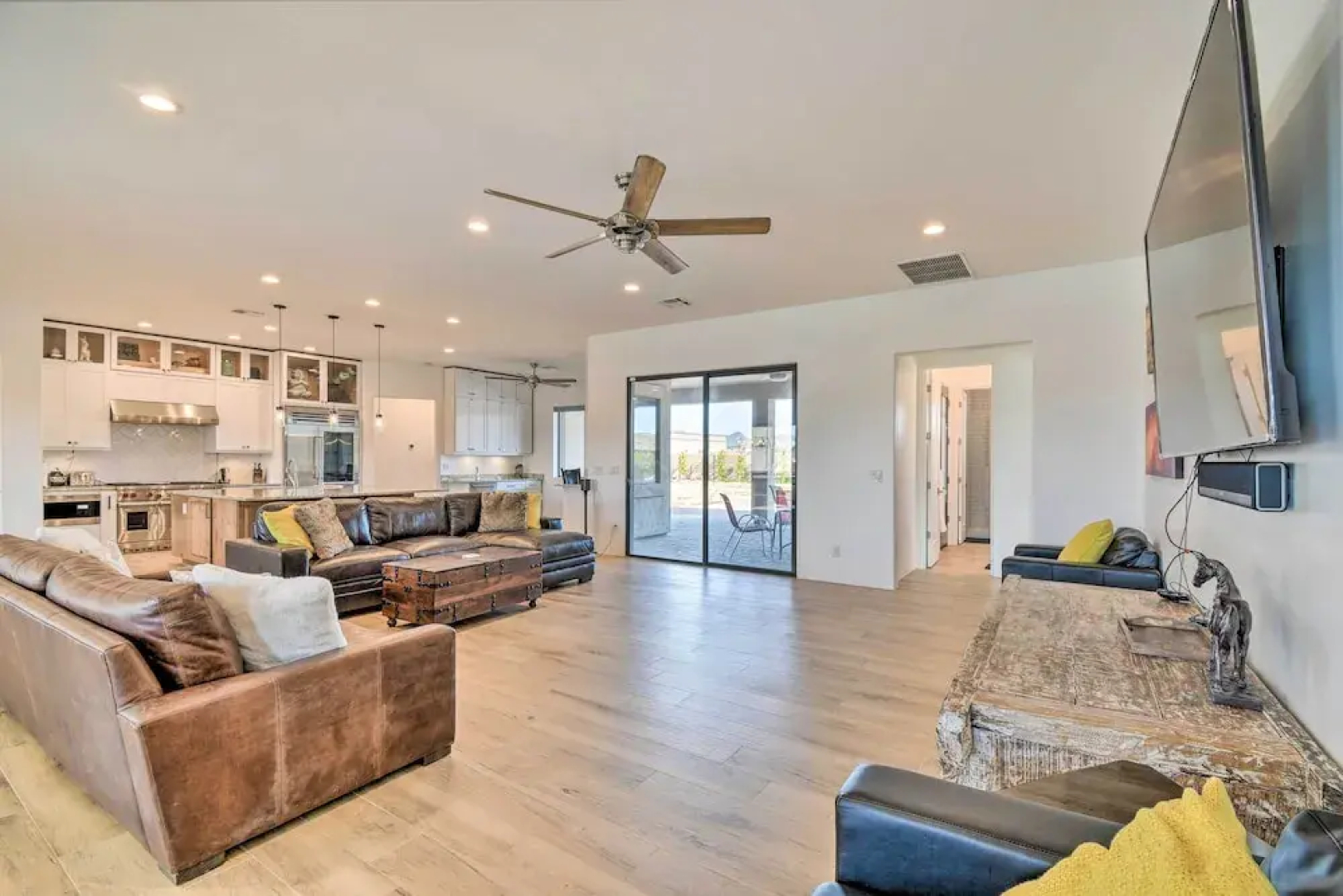 Desert Views, Fire Pit: Serene Phoenix Getaway