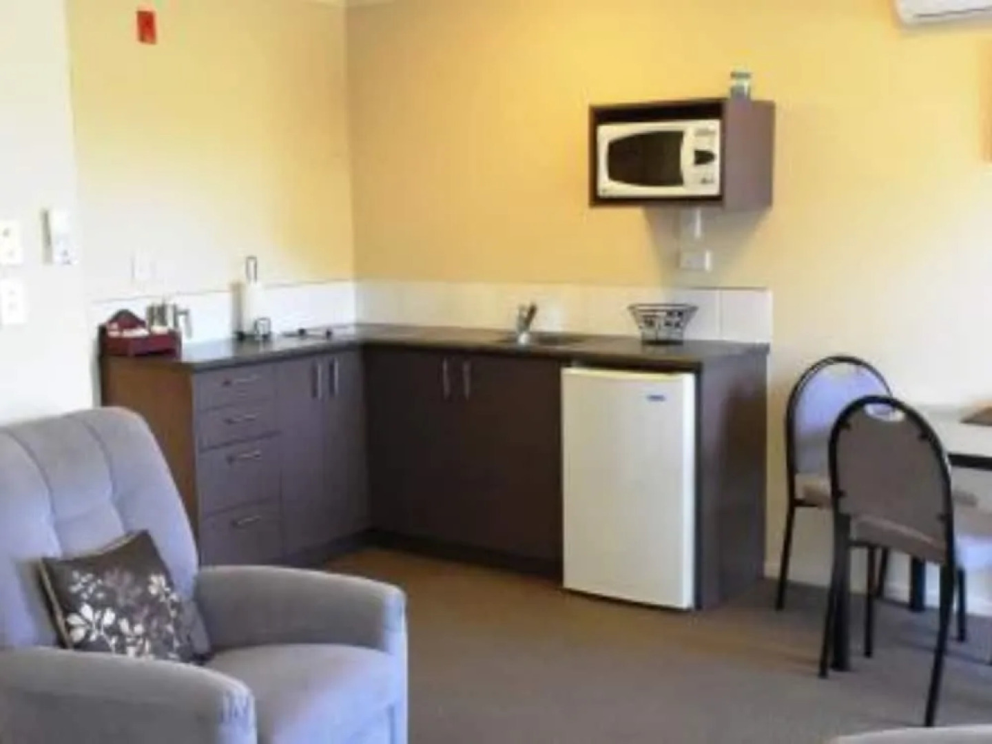 BKs Chardonnay Motor Lodge