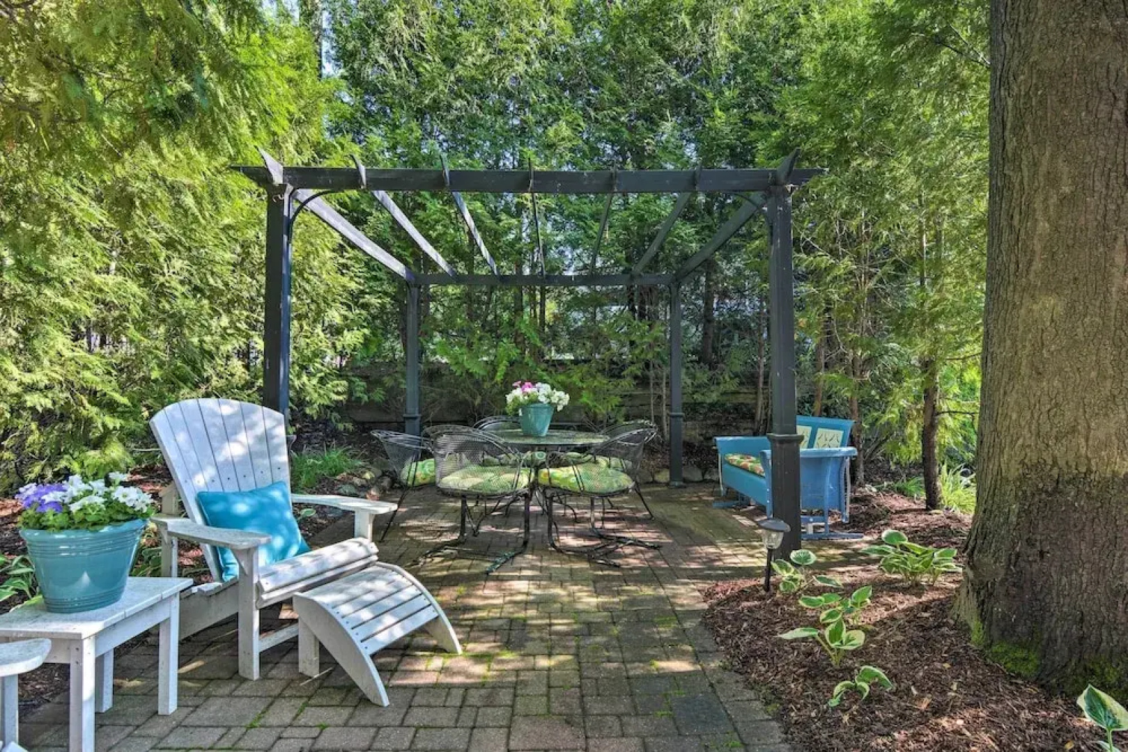 Northwest Michigan Duplex: 1/2 Mi to Lake Michigan