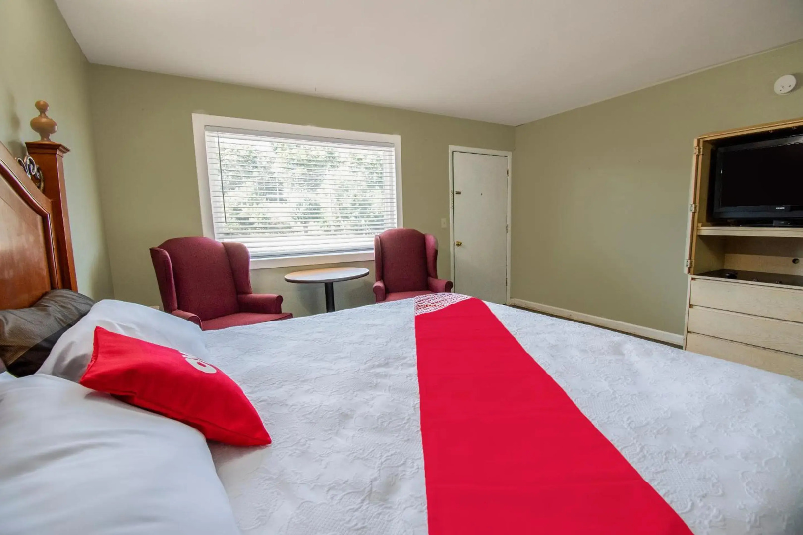 OYO Hotel Calhoun, GA I-75