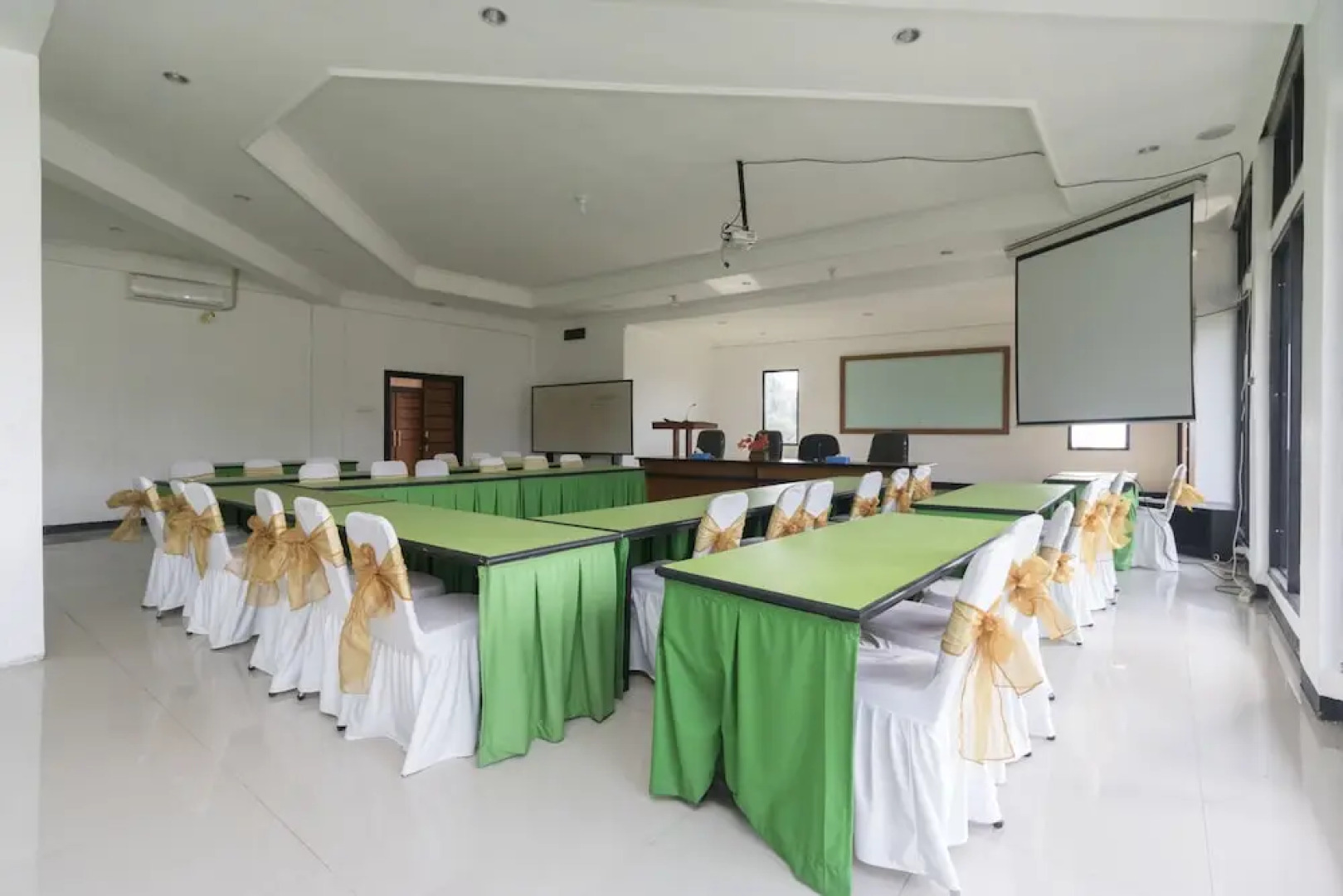 RedDoorz @ Megamendung