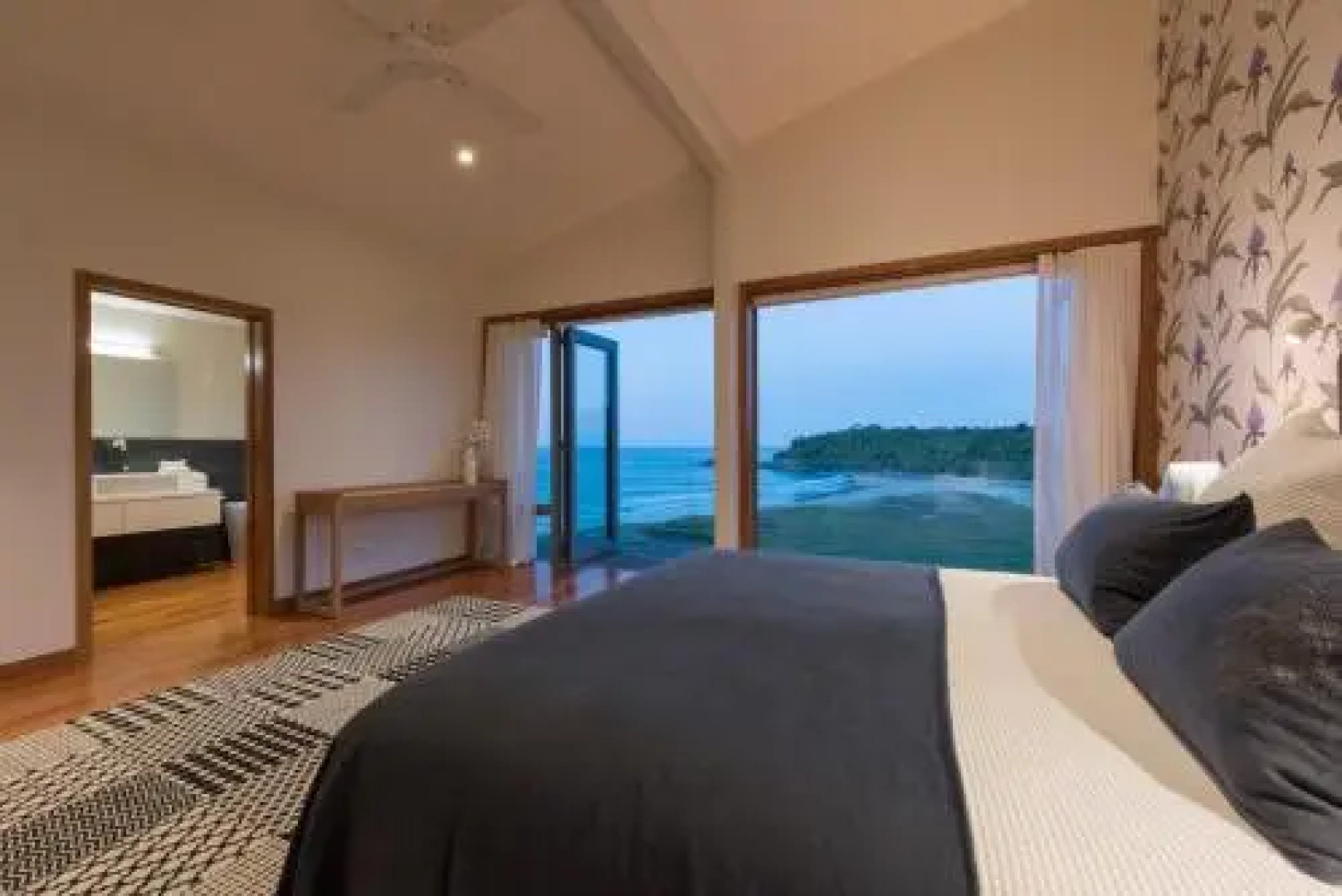 Otaha Beachfront Lodge