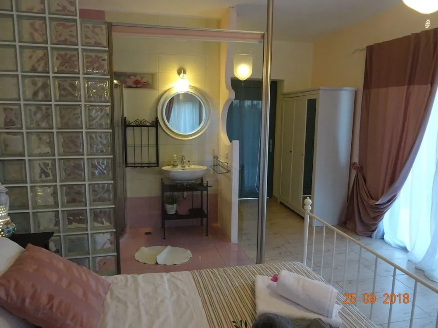 Artist's Villa Red Rose