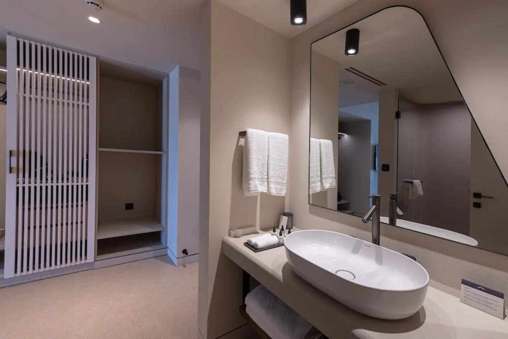 Aegon Mykonos, Autograph Collection