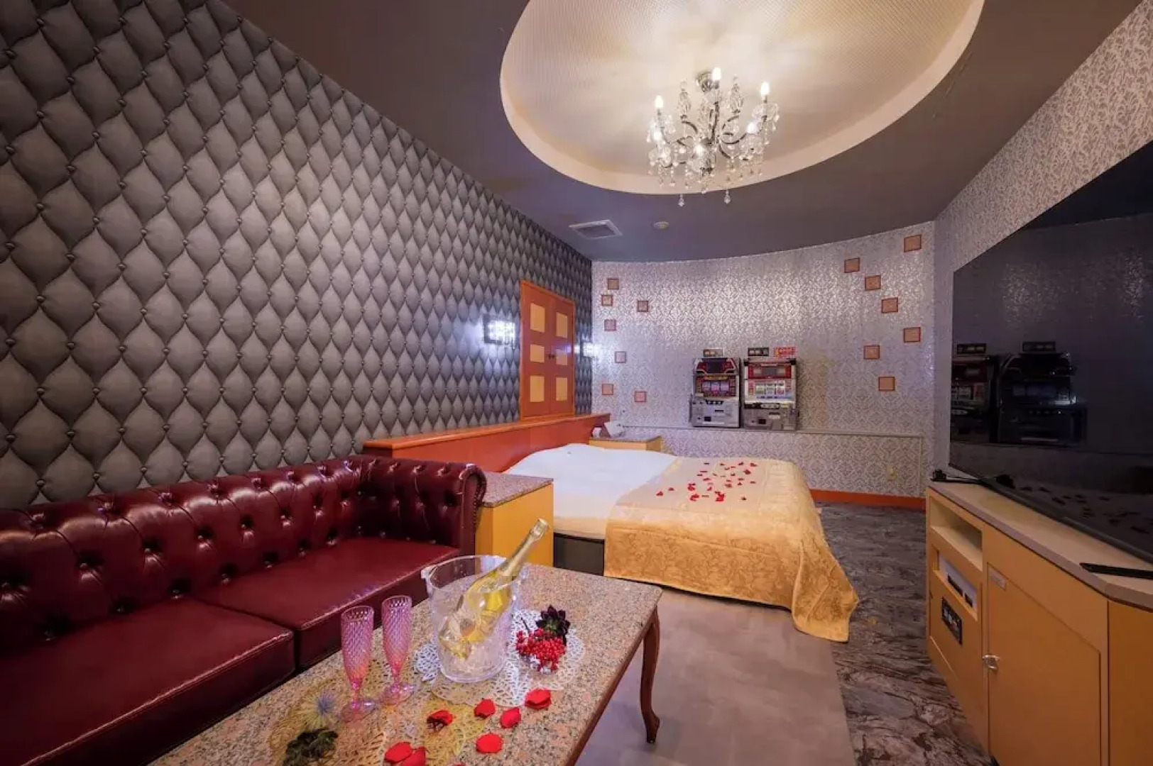 Happy Kiss - Adults Only