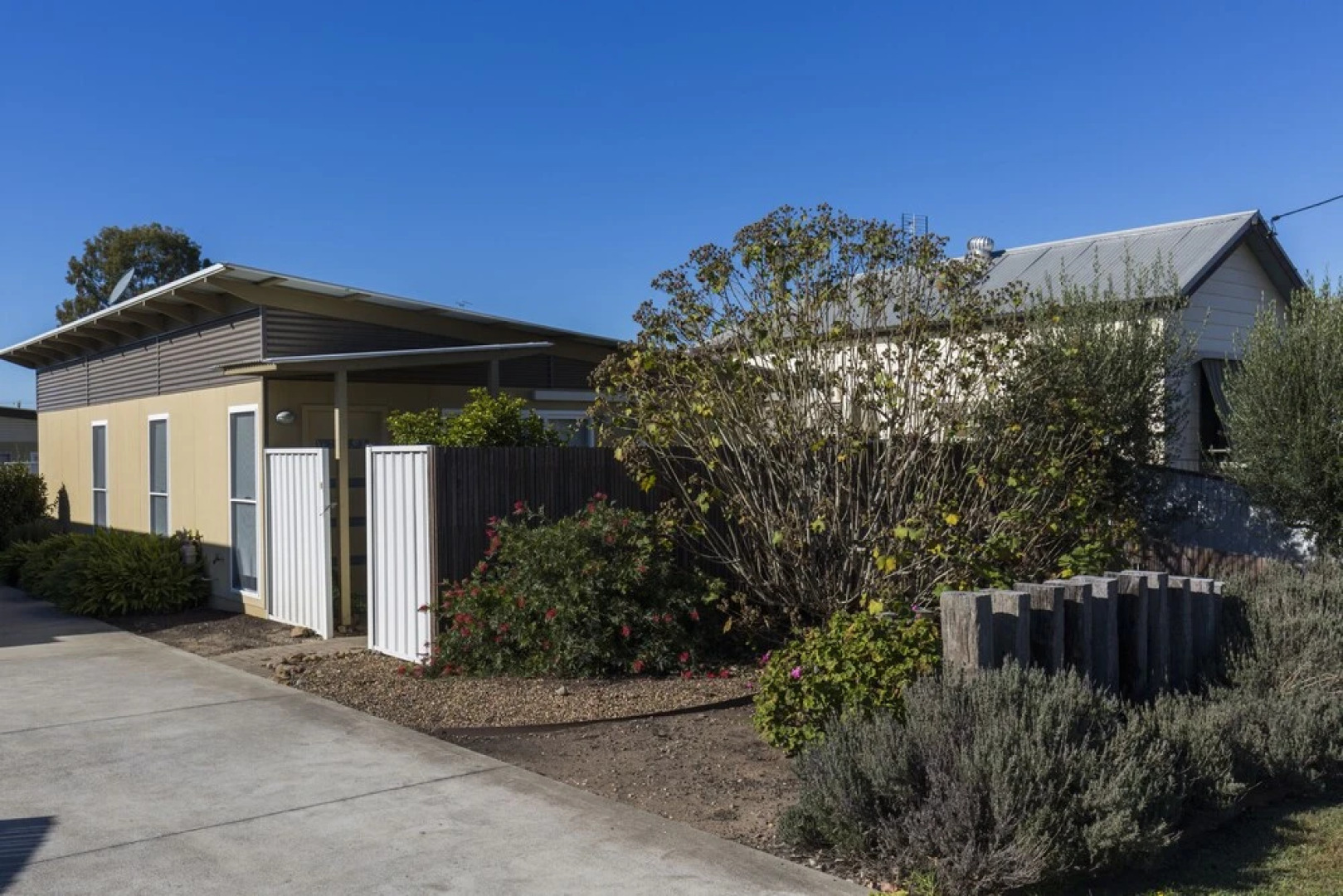 2 Bedroom with Parking Near Central Cessnock