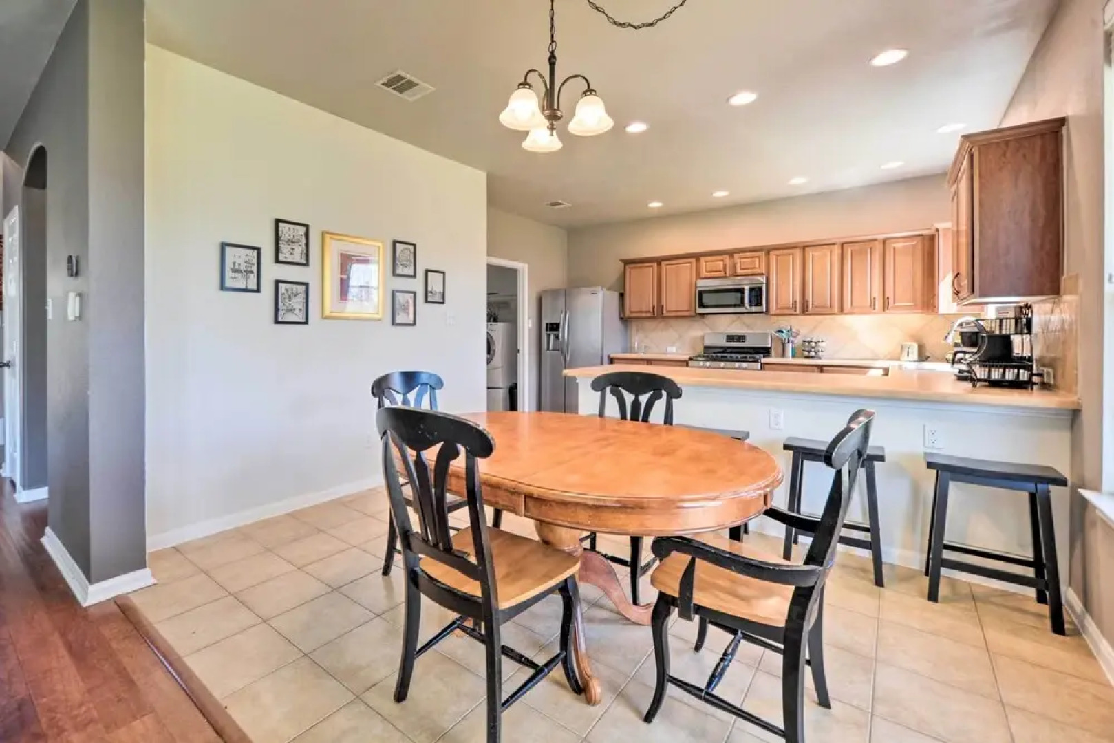 Centrally Located Kyle Home: Walk to Pool & Park!